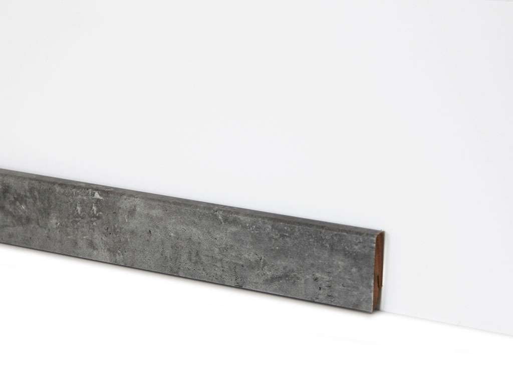 Check Sockelleiste Equipped– passend zu Check – Vinyl, Klickboden & andere Bodenbeläge, 1 Stück – 2400 x 58 x 18 mm, Clip- oder Klebemontage