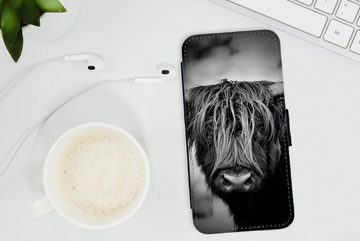 MuchoWow Handyhülle Schottischer Hochländer - Licht - Porträt - Natur, Handyhülle Telefonhülle Apple iPhone 13 Mini