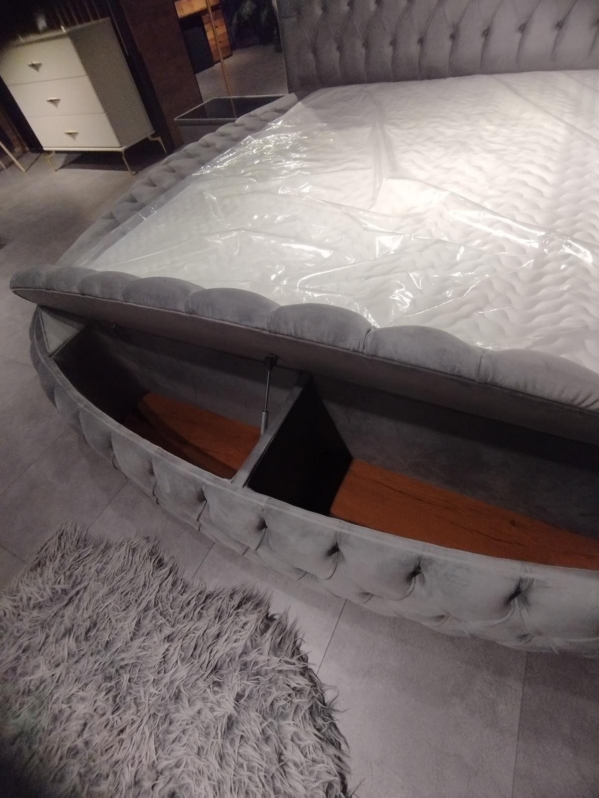 Xlmoebel Rundbett Rundes Chesterfield-Bett in elegantem Design für Schlafzimmer (Rund Bett), Hergestellt in Europa