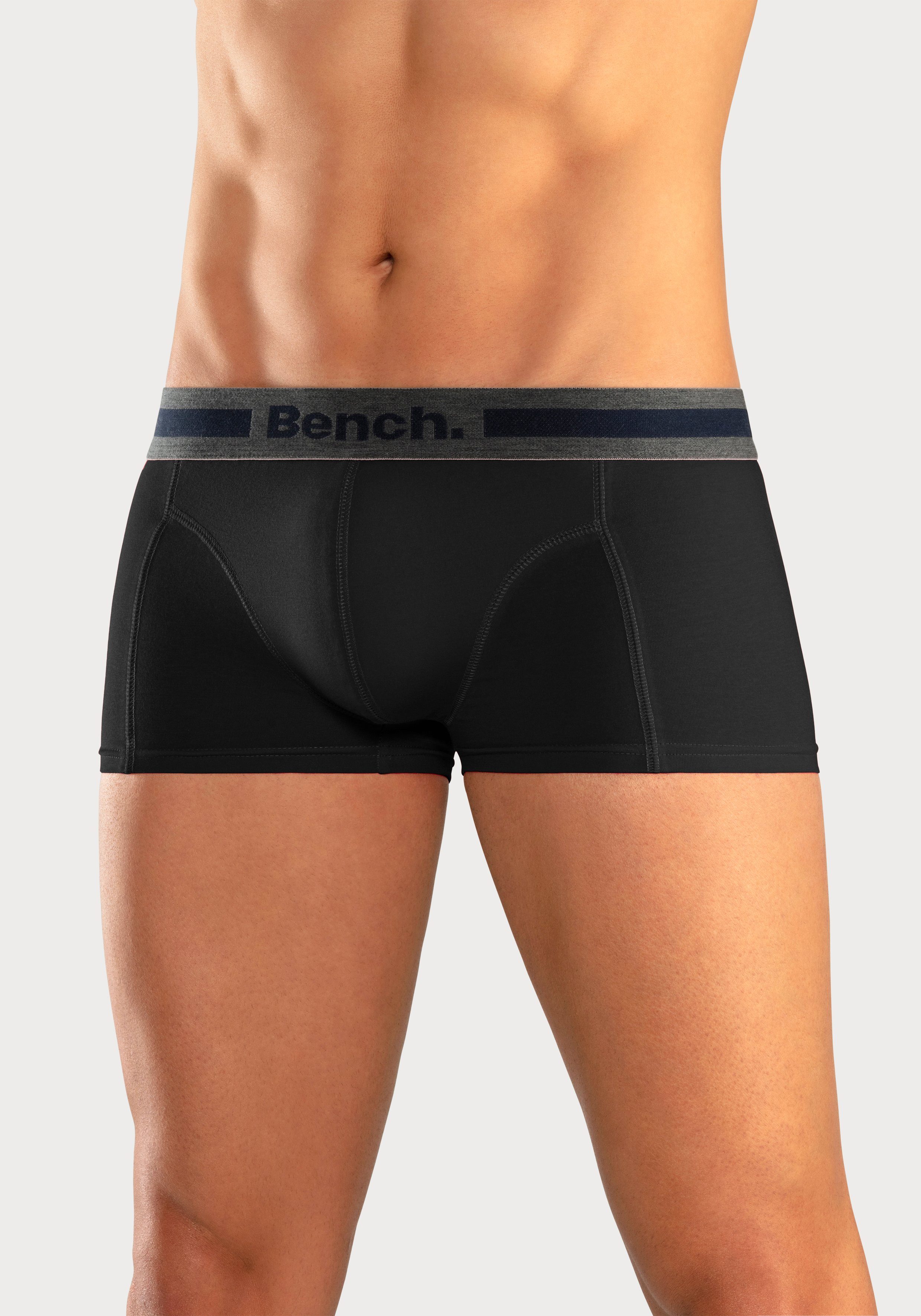Bench. Boxershorts (Packung, navy, 4-St) rot, Hipster-Form vorn mit in Overlock-Nähten schwarz grau-meliert