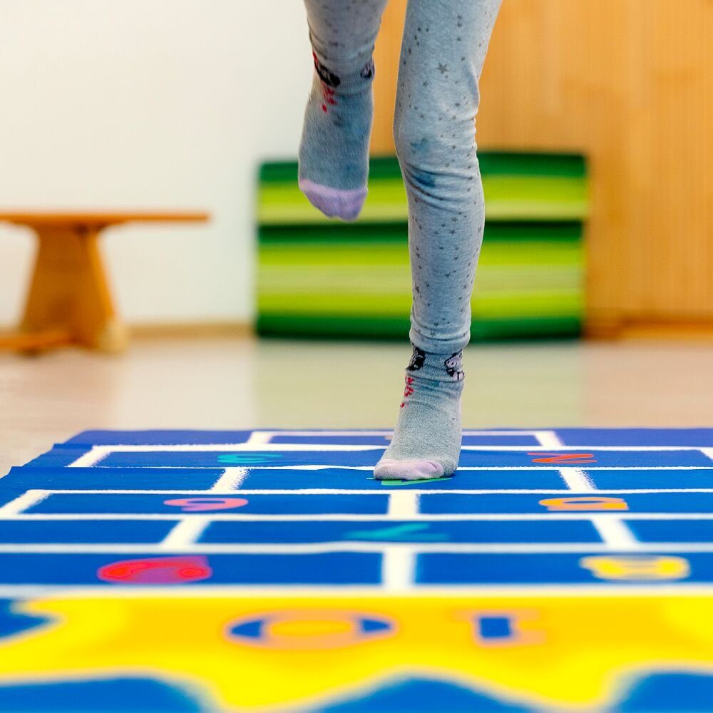 Würfelwelt Kinderteppich Spielteppich Hüpfkönig, Spielkarten für viele weitere Bewegungsmöglichkeiten