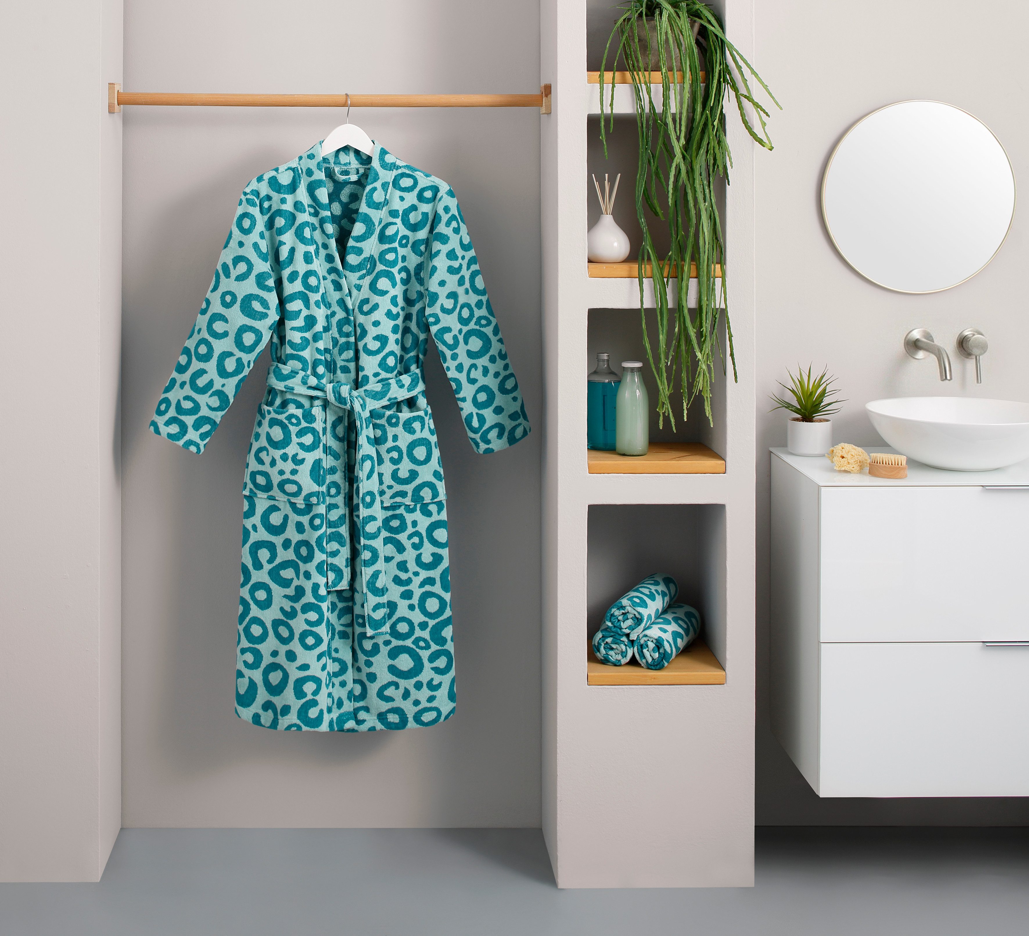 OTTO home Unisex-Bademantel Anna Leo, ideal für Sauna & Spa, Hotelbademantel, Morgenmantel, Langform, Walkfrottee, Kimono-Kragen, Gürtel, für Damen & Herren, mit Taschen, S-3XL, mit trendigem Animal-Print