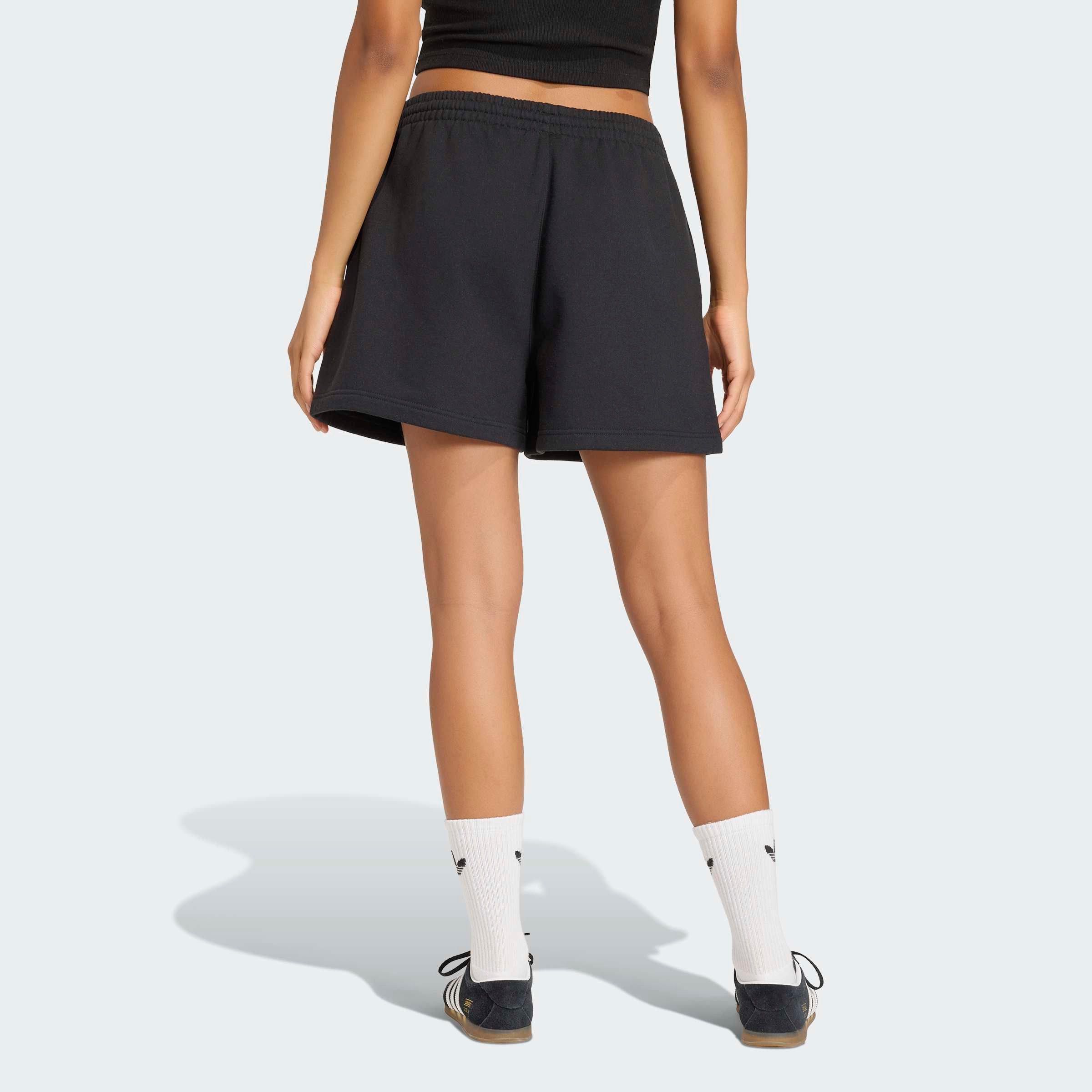 adidas Originals Shorts ESSENTIALS FLEECE-, LOCKER GESCHNITTEN mit engem Schnitt, aus Baumwolle und Polyester