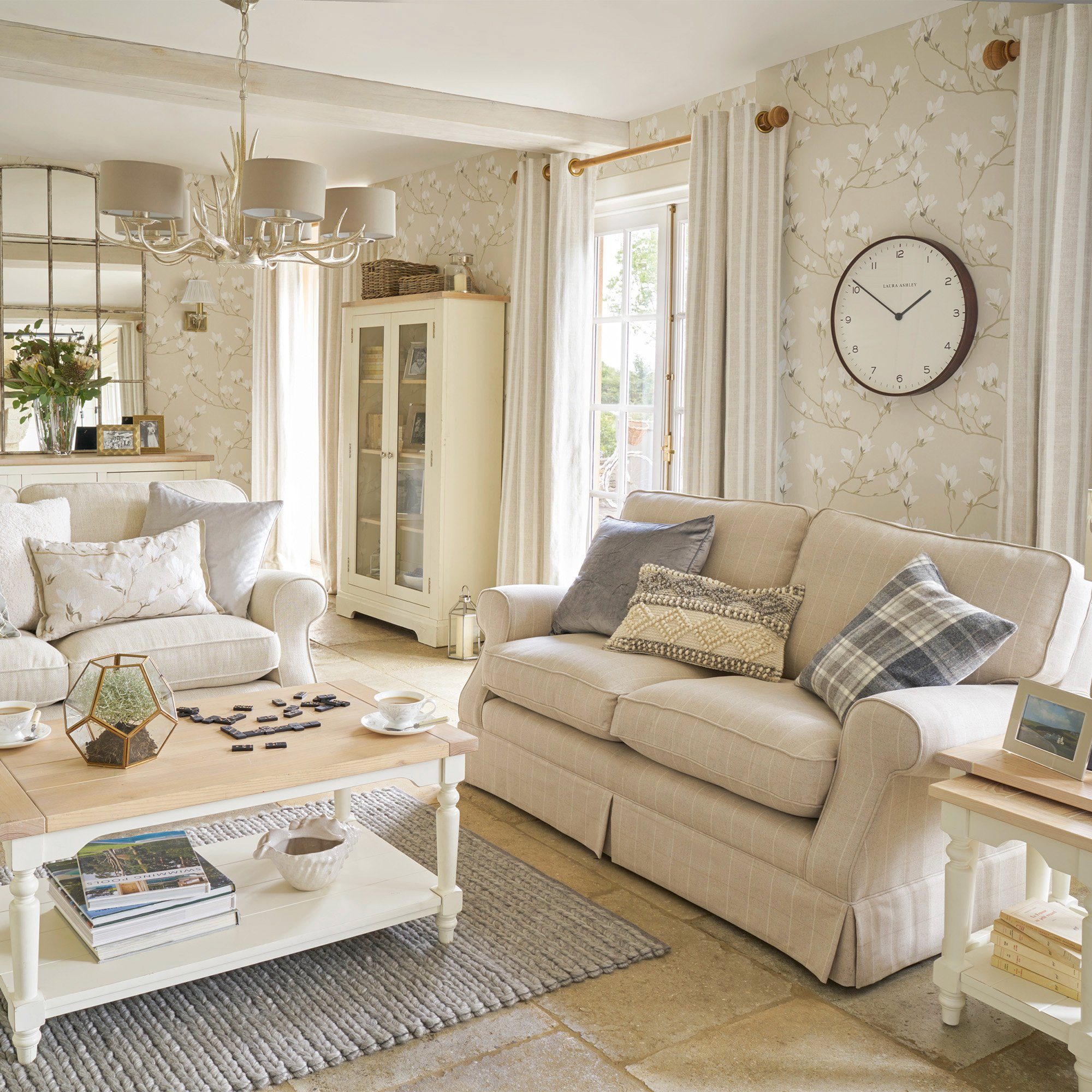 LAURA ASHLEY Vliestapete Magnolia Grove, floral, gemustert, FSC® zertifiziert, mit lebhaftem Druck, 10 Meter Länge – Bild 5 von 5