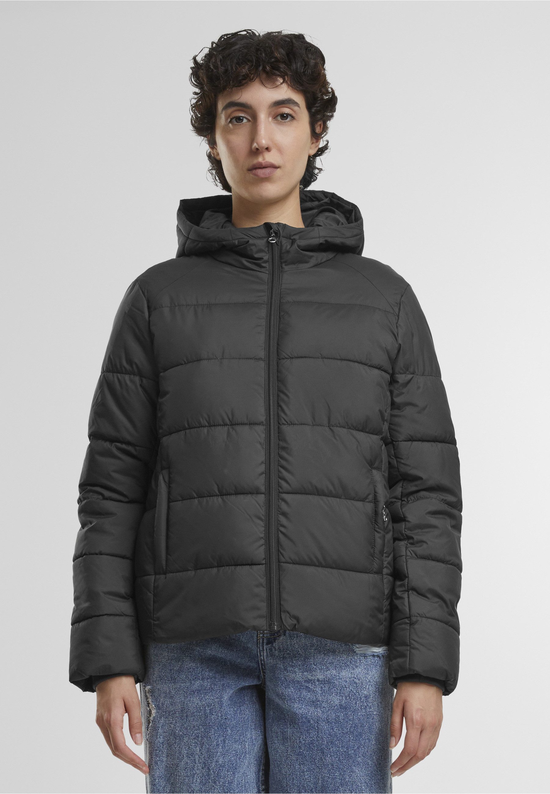 URBAN CLASSICS Winterjacke Urban Classics Ladies Short Puffer Jacket With Hood (1-St)