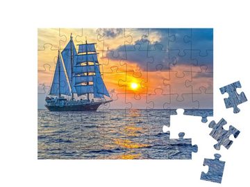 puzzleYOU Puzzle Segelyacht bei ihrer Fahrt in den Sonnenuntergang, 48 Puzzleteile, puzzleYOU-Kollektionen Segelschiffe