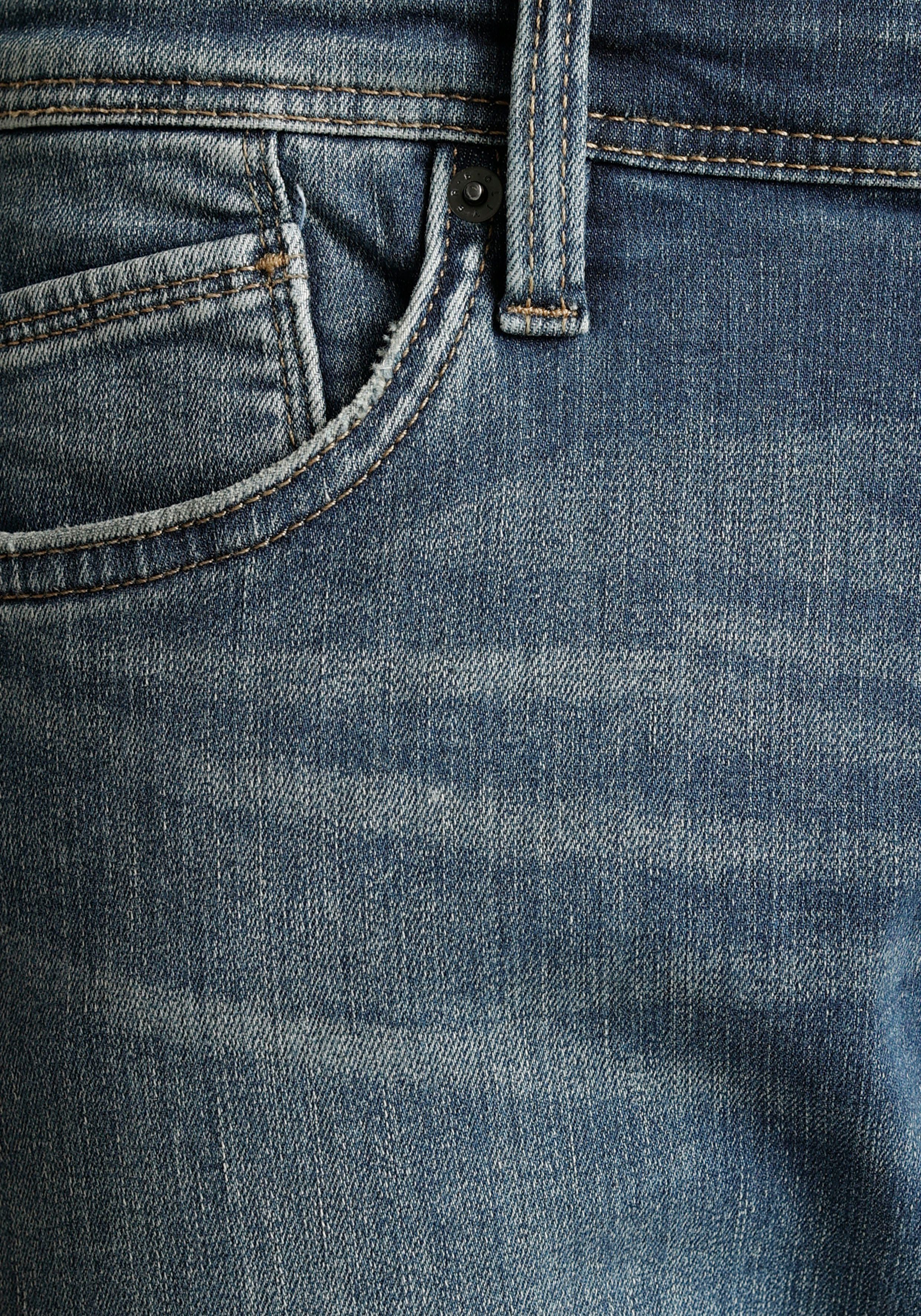 Gesäß- Eingrifftaschen Jeans blue light und Bequeme mit s.Oliver