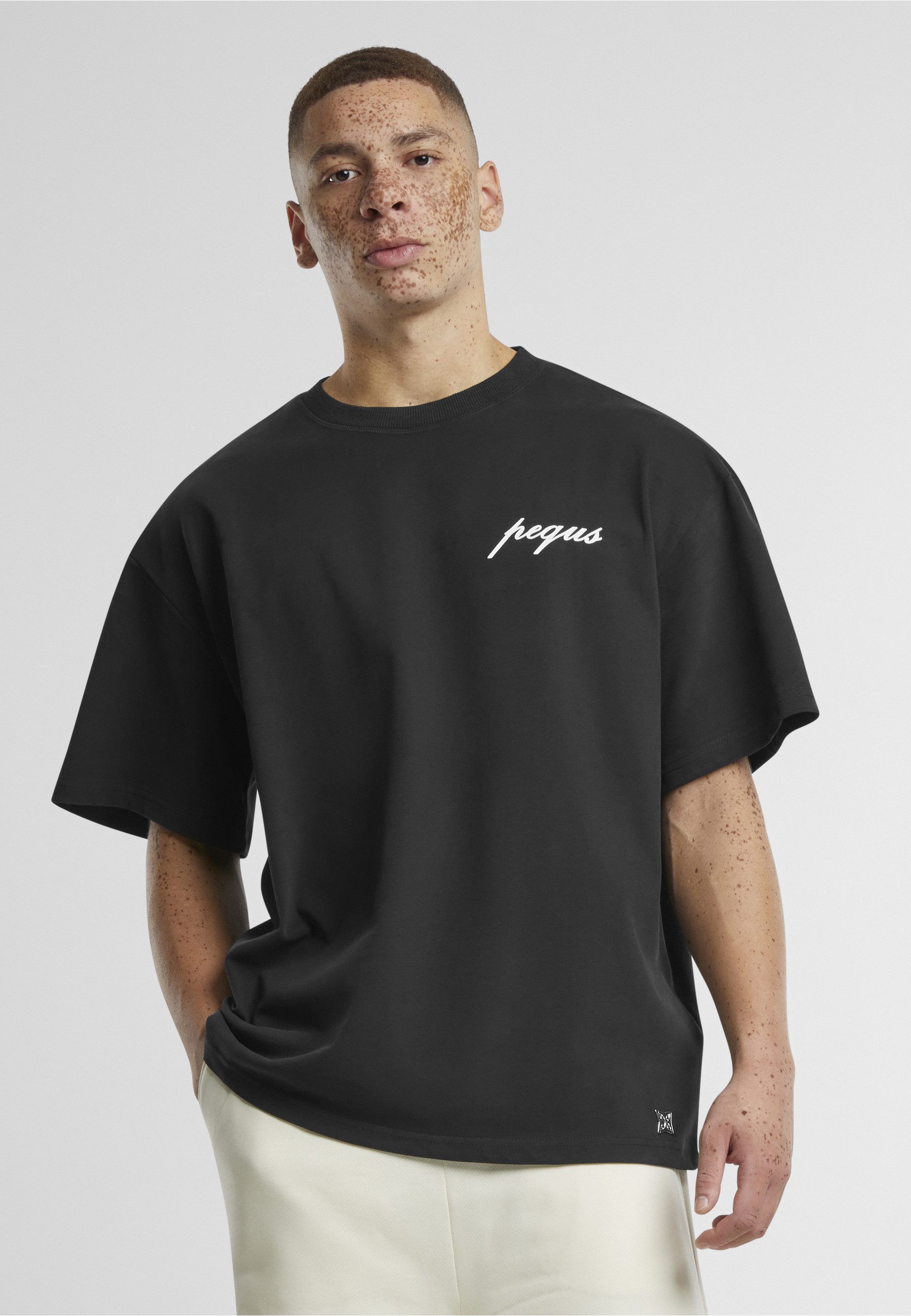 PEQUS T-Shirt PEQUS PEQUS Chest Logo T-Shirt (1-tlg)