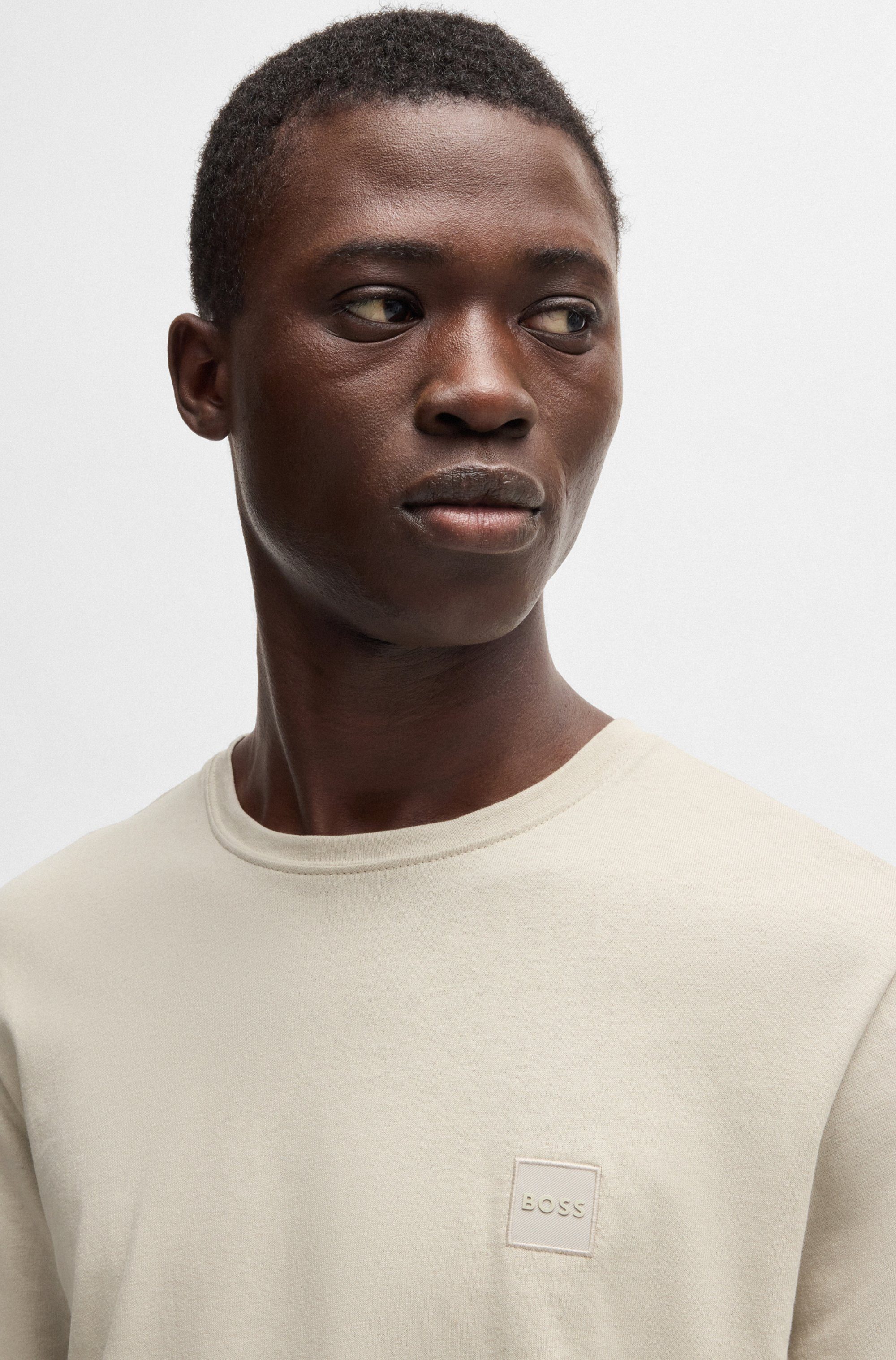 BOSS ORANGE Langarmshirt Tacks mit Markenlogo auf der Brust