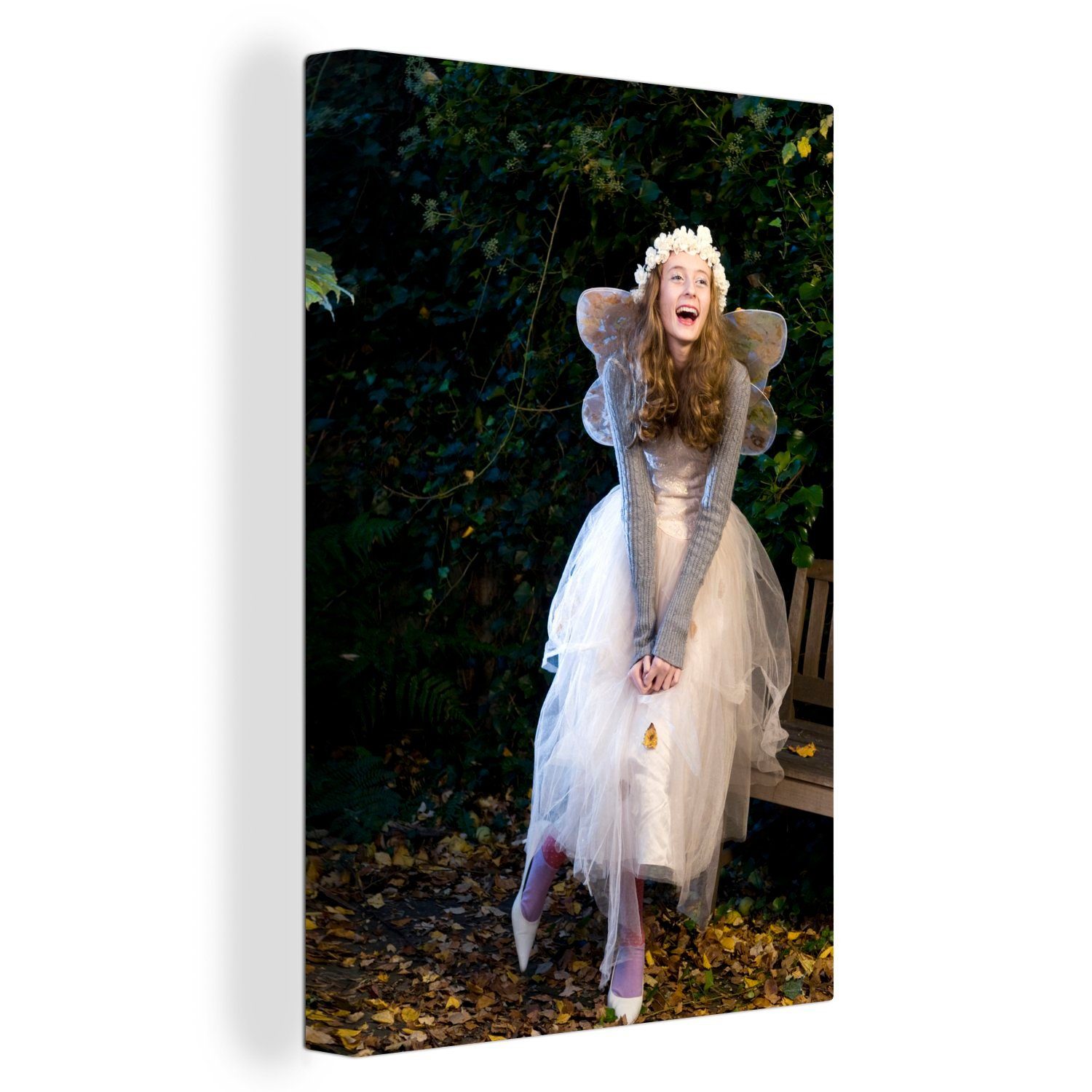 OneMillionCanvasses® Leinwandbild Teenager als Fee verkleidet, (1 St), Leinwandbild fertig bespannt inkl. Zackenaufhänger, Gemälde, 20x30 cm
