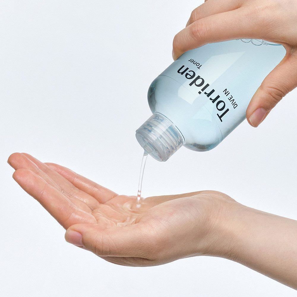 Torriden Toner DIVE-IN LOW MOLICULAR HYALURONIC-ACID TONER, versorgt die Haut intensiv „von innen heraus“ mit Feuchtigkeit