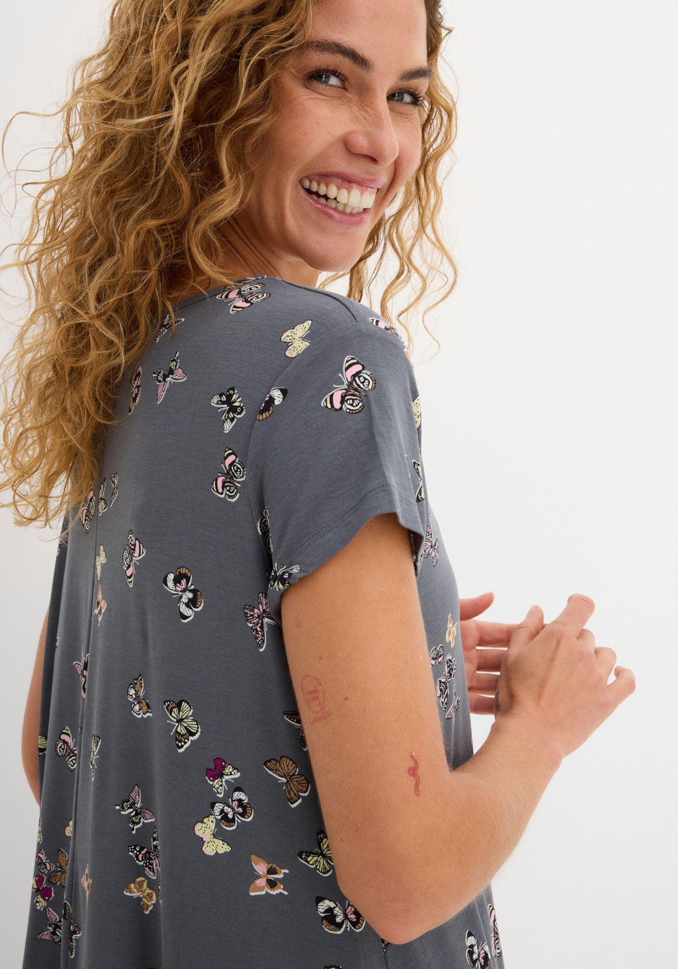 bonprix T-Shirt leicht ausgestellter Schnitt, verlängerte Saumseiten