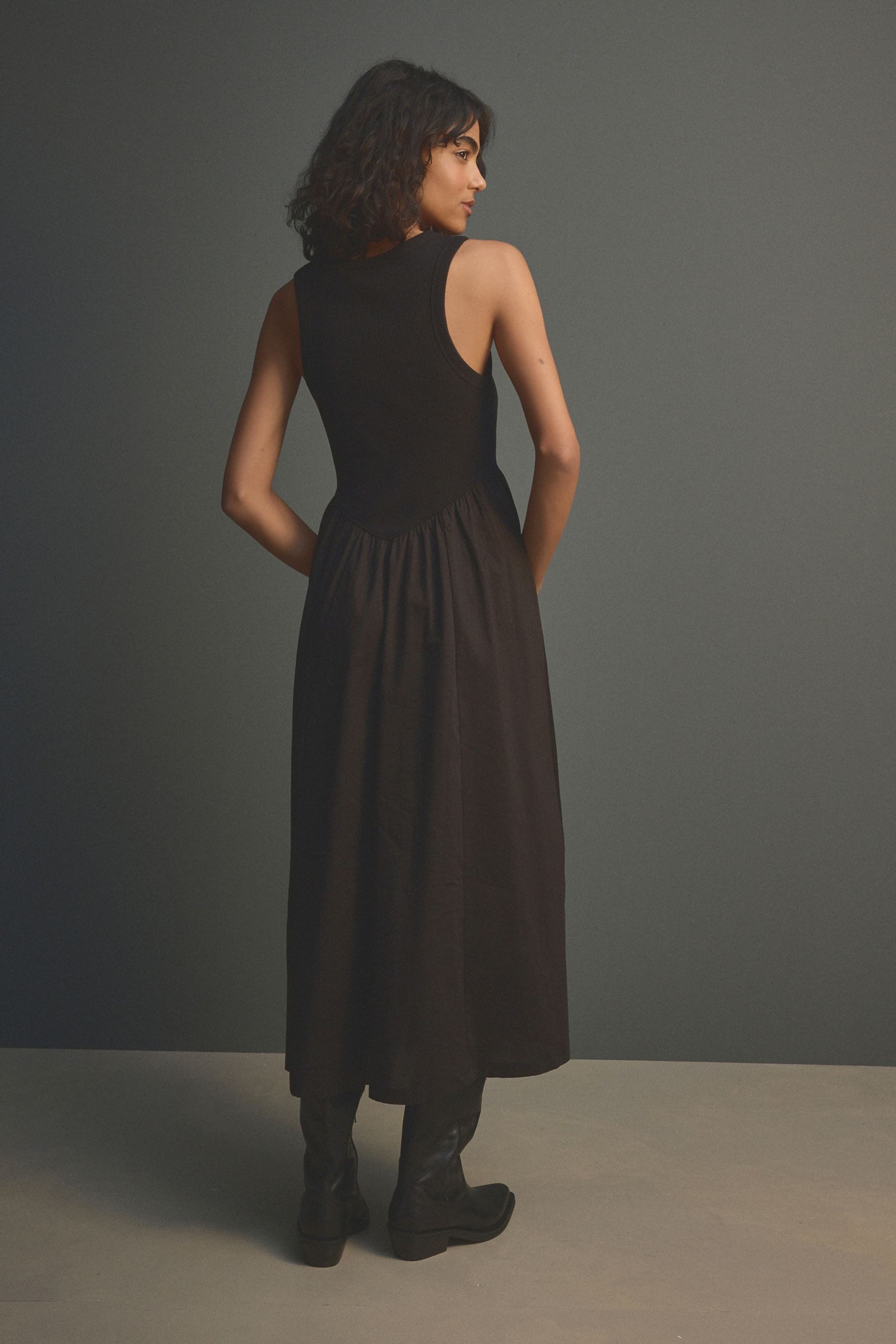 Next Midikleid Ärmelloses Midi-Rippenstrickkleid mit Racerback (1-tlg) günstig online kaufen