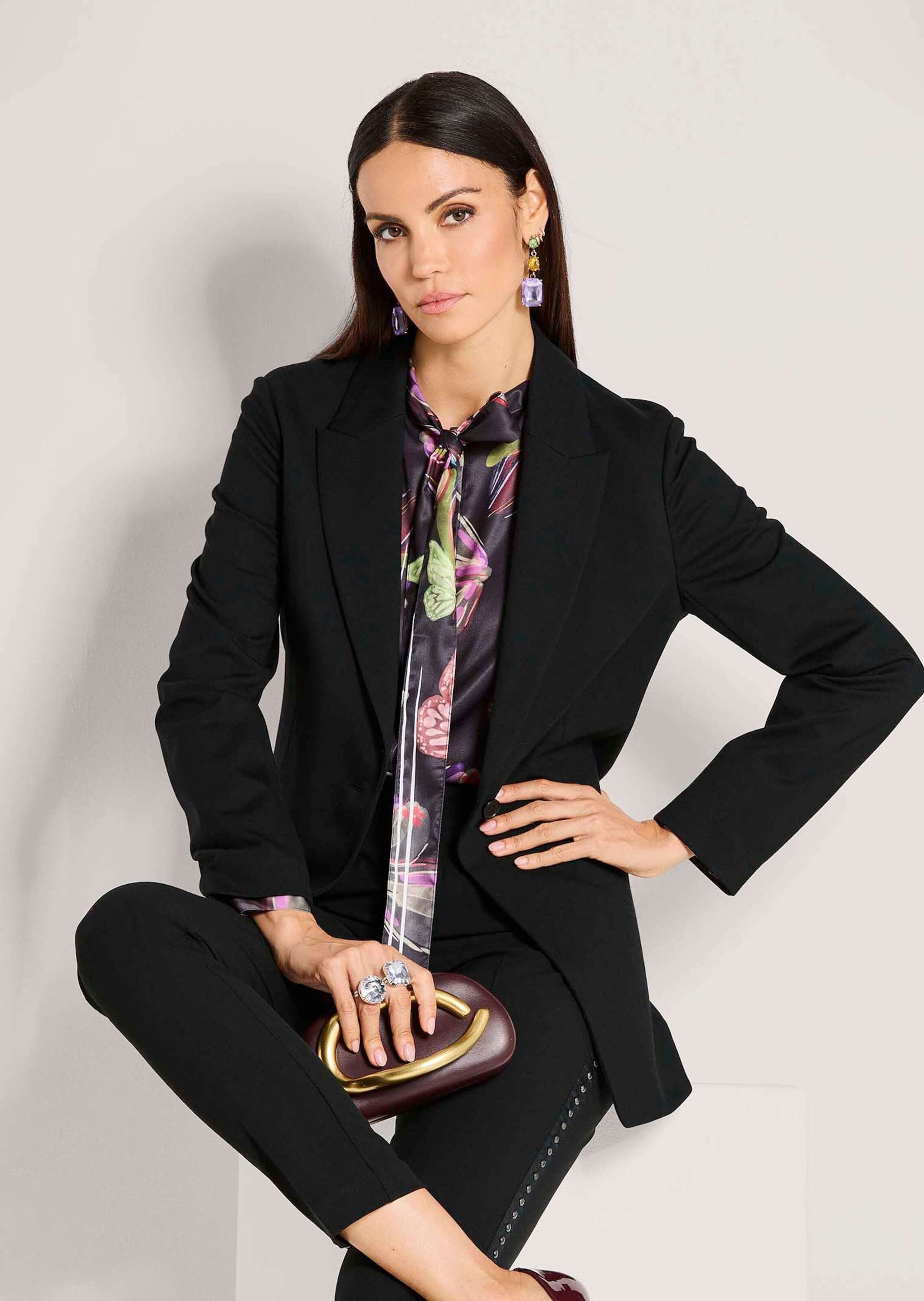 MADELEINE Kurzblazer Eleganter Longblazer mit Stretch-Komfort Businessblazer mit Reverskragen und langen Ärmeln