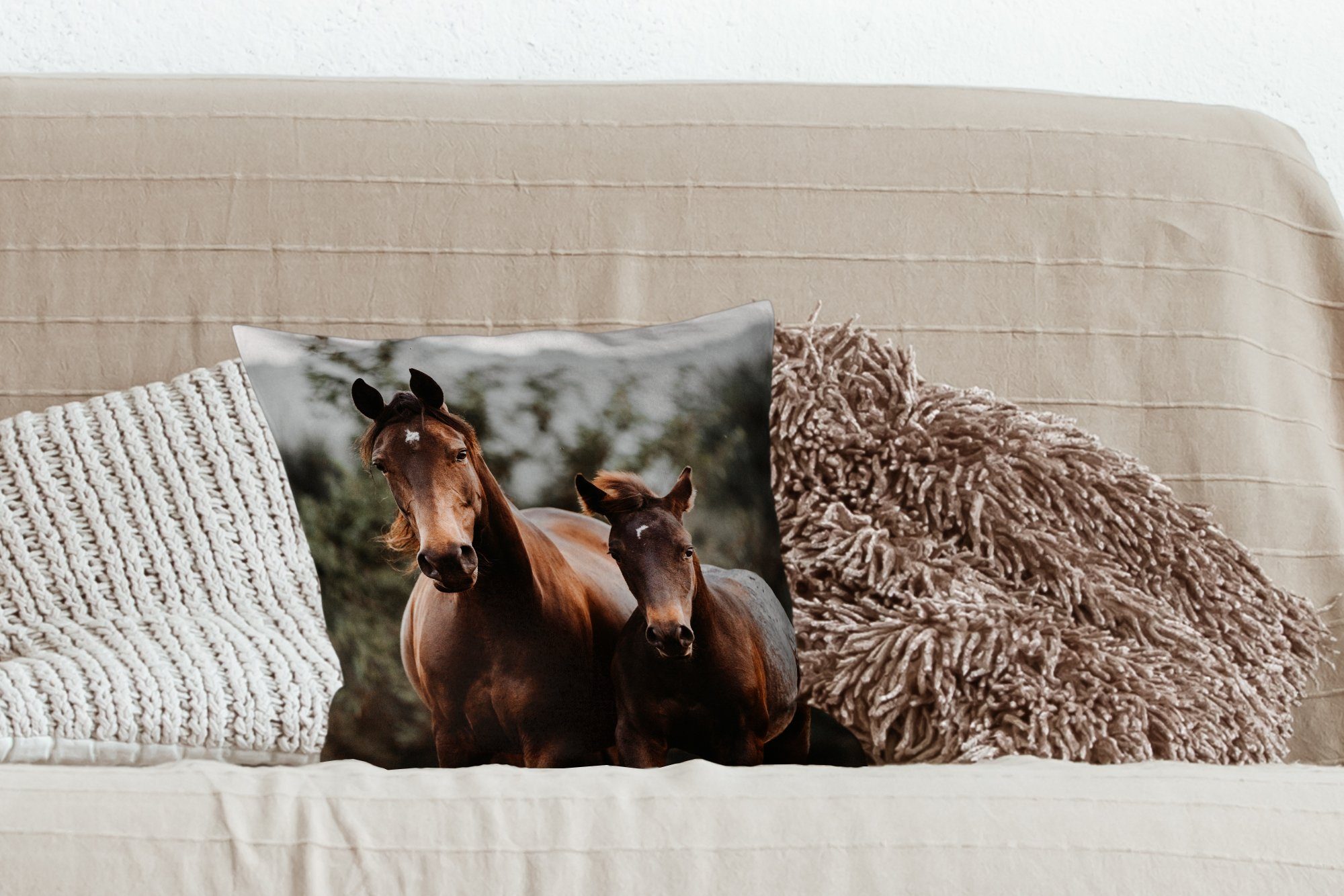 MuchoWow Dekokissen Pferd - Deko, Fohlen Natur, - Schlafzimmer, mit für Zierkissen Füllung Sofakissen Wohzimmer