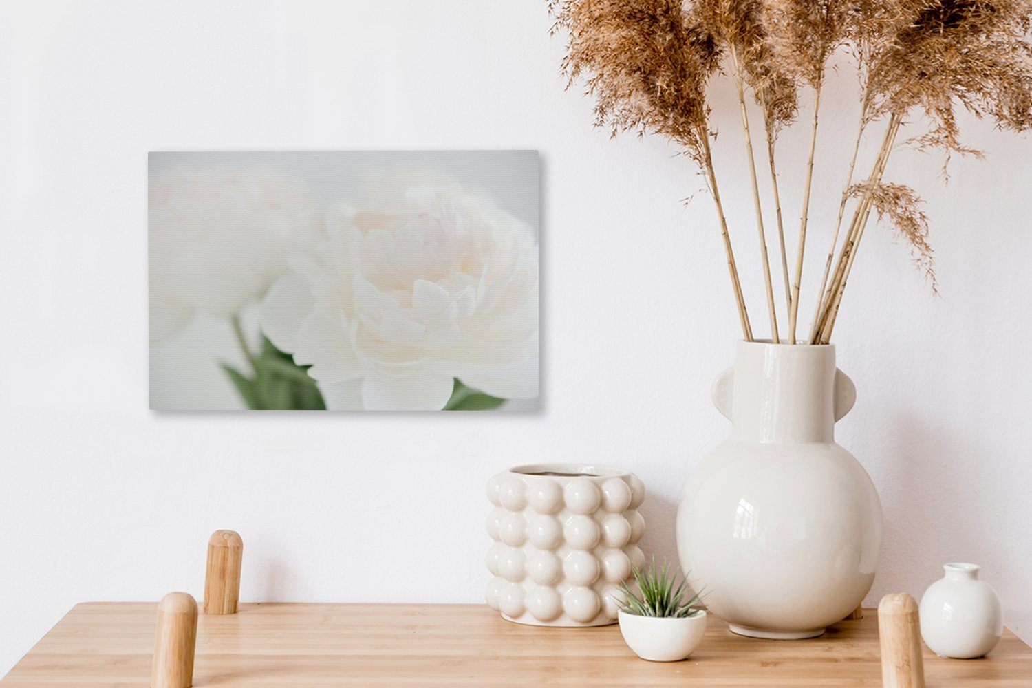 OneMillionCanvasses® Leinwandbild Ein Blumenstrauß mit weißen Pfingstrosen, Fotodruck (1 St), Leinwand Bilder Klein, Wand Dekoration Aesthetic 30x20 cm – Bild 4 von 5
