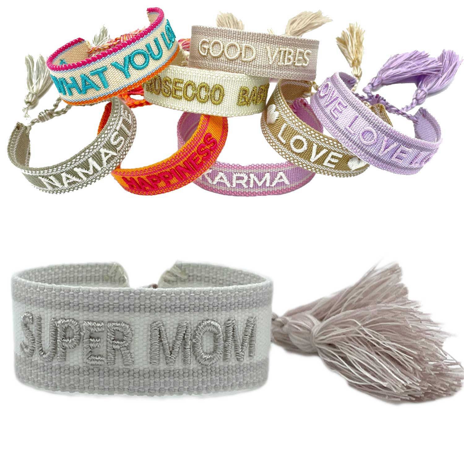 LS-LebenStil Armband Canvas Statement Armband Super Mom Silber Grau Quasten bestickt (Baumwollarmband Webarmband Armbandliebe Freundschaftsarmband Freundschaftsband Partnerarmband, 1-tlg., textil geflochten gewebt - hochwertiger gestickter Spruch), perfekt als Serviettenring – personalisiert auch für Hochzeiten usw
