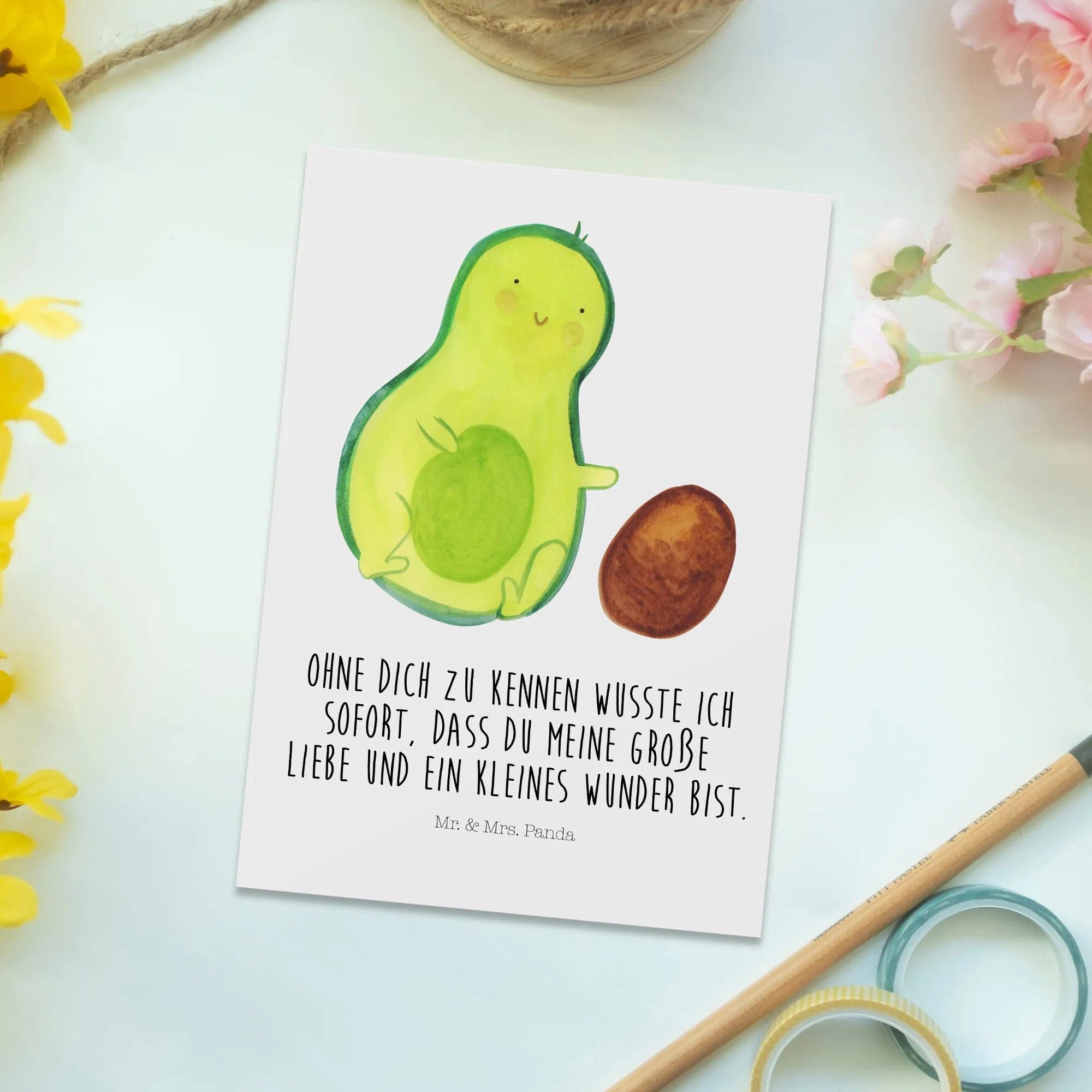 Thumbnail - Mr. & Mrs. Panda Postkarte Avocado Kern rollt - Weiß - Geschenk, Postkarte, Veggie, Einladung, G, Charmantes Design
