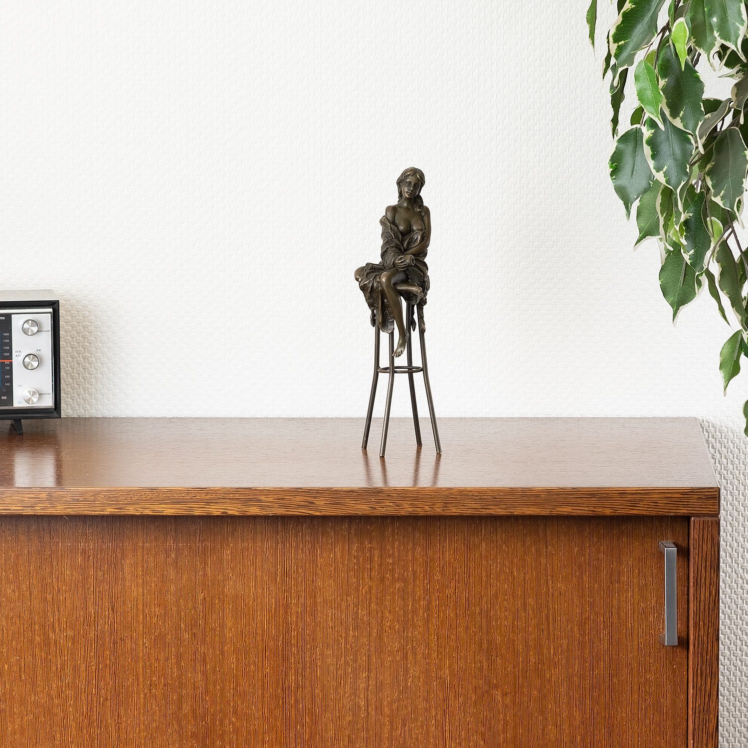 Moritz Skulptur Bronzefigur Frau auf einem günstig online kaufen