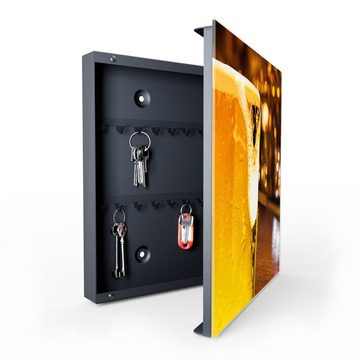 Primedeco Schlüsselkasten Magnetpinnwand mit Glasfront Bierglas auf Bartheke (1 St)