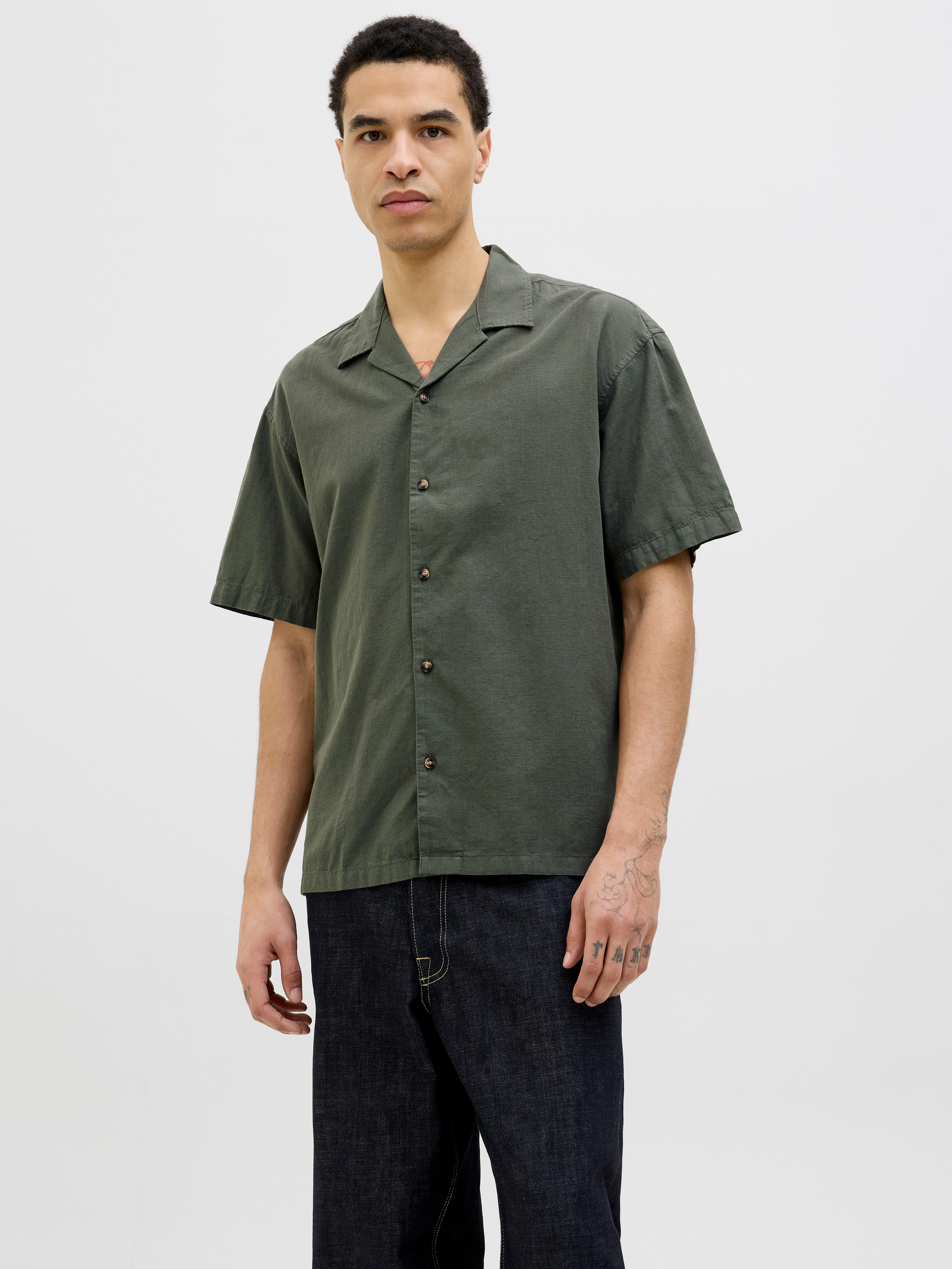 Jack & Jones Kurzarmhemd JJESUMMER RESORT SHIRT SS SN mit Resort Kragen