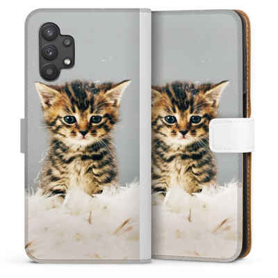DeinDesign Handyhülle Katze Haustier Feder Kitty, Samsung Galaxy A32 5G Hülle Handy Flip Case Wallet Cover