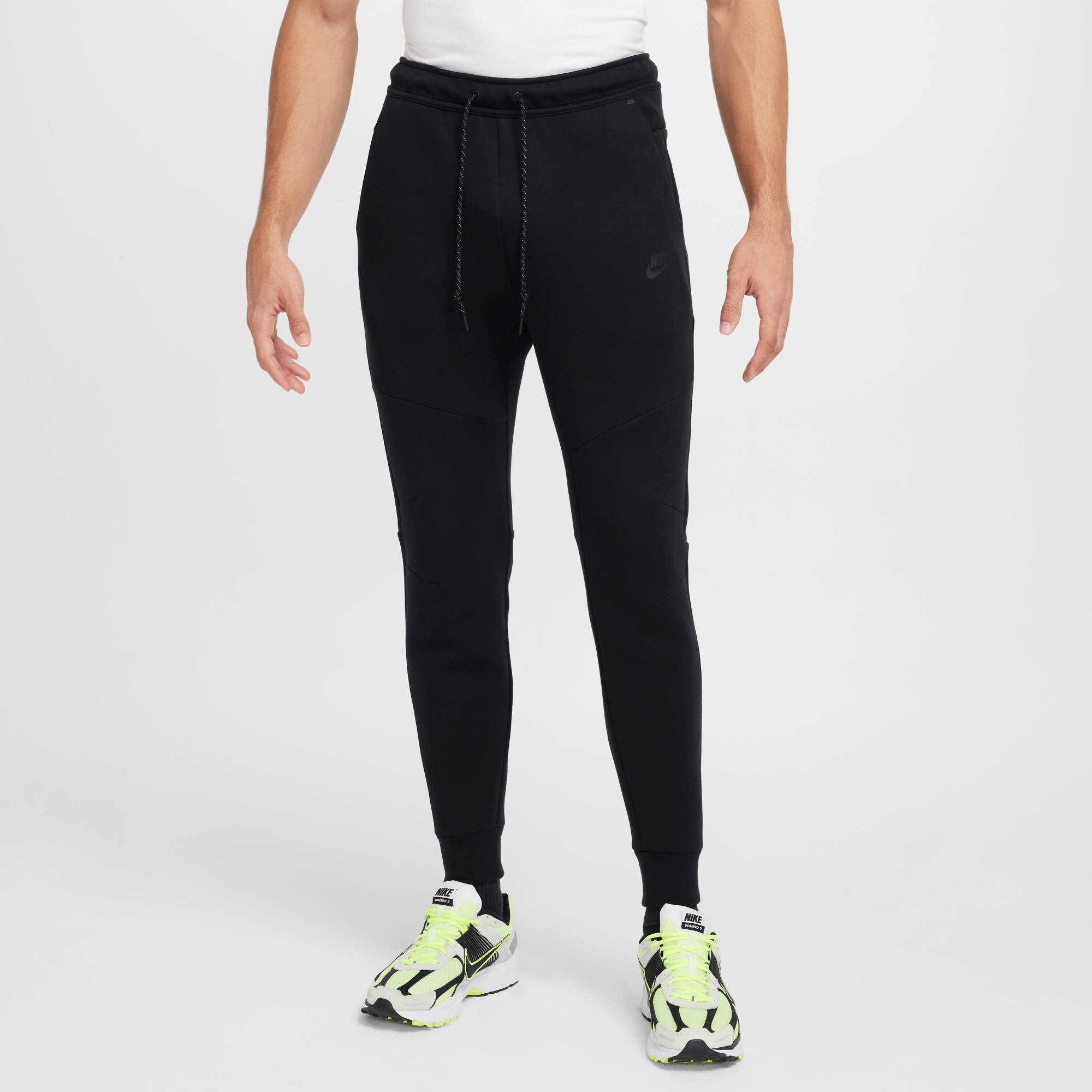 Nike Sportswear Sporthose M NK TCH FLC JGGR mit schmalem Schnitt, aus Baumwollmischung