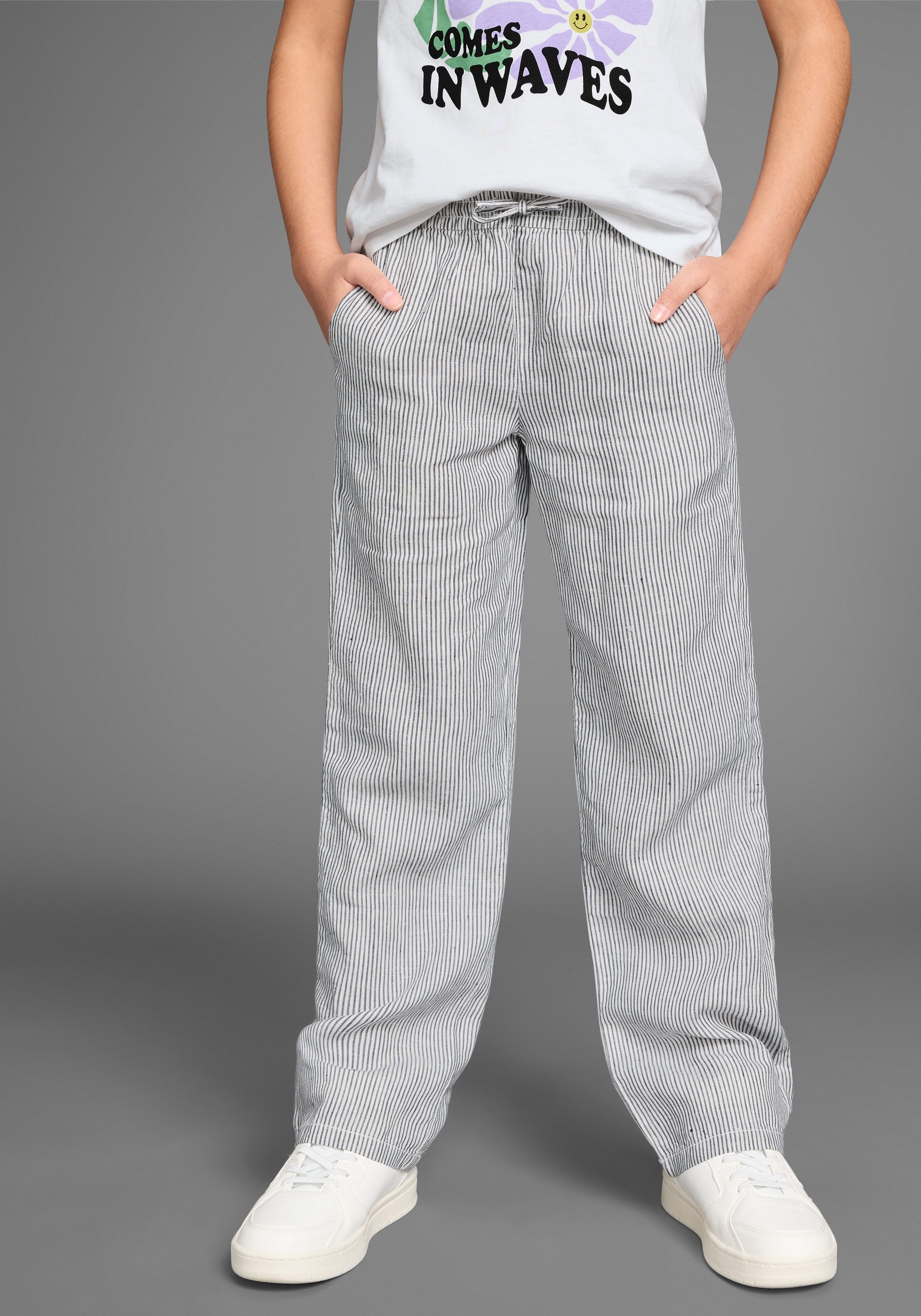 KIDSWORLD Schlupfhose Webhose mit coole Streifen Leichte Streifenhose mit Leinenanteil