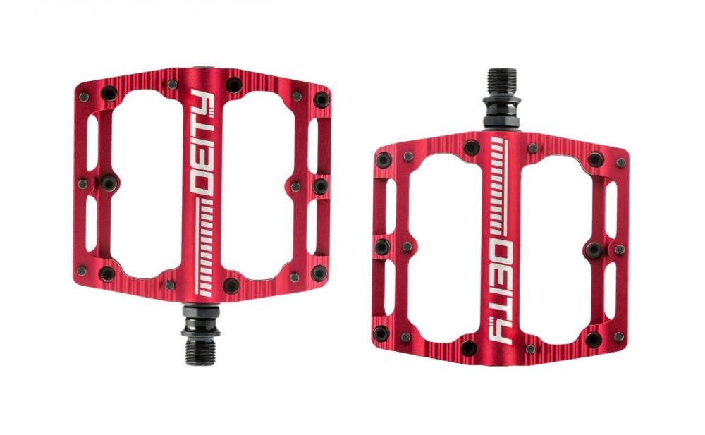 Deity Plattformpedale Deity Black Kat Plattform-Pedale rot 100×100 mm - ultraleicht CNC-Alu