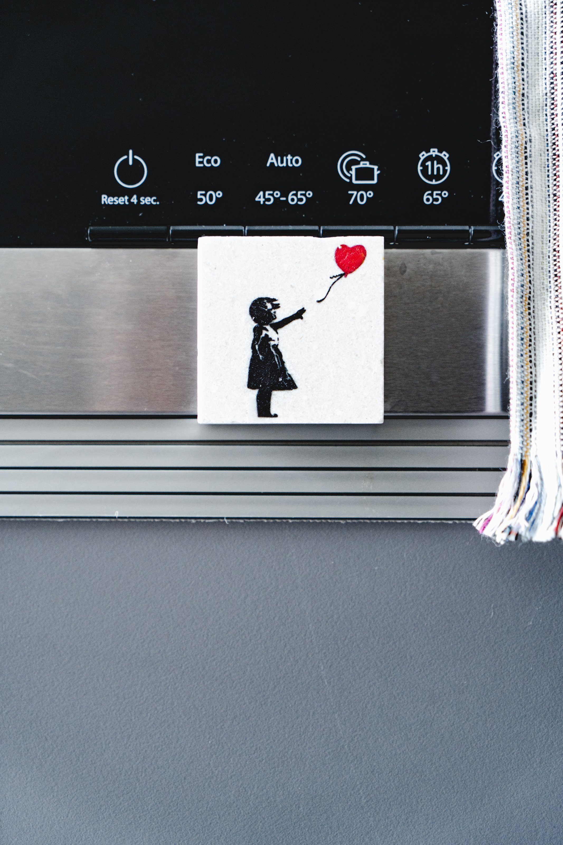 AvantgART Magnet Stein, Banksy Kunstdruck, Mädchen mit Herz, Kühlschrank Magnet