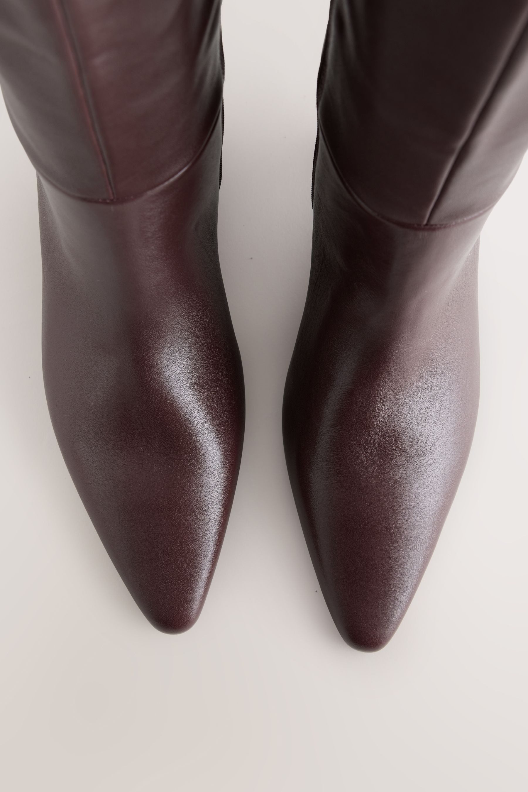 Next N. Premium Kniehohe Stiefel mit Kitten-Heel Stiefel – Bild 2 von 5