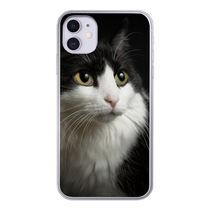 MuchoWow Handyhülle Katzenporträt Handyhülle Apple iPhone 11 Smartphone-Bumper Print Handy