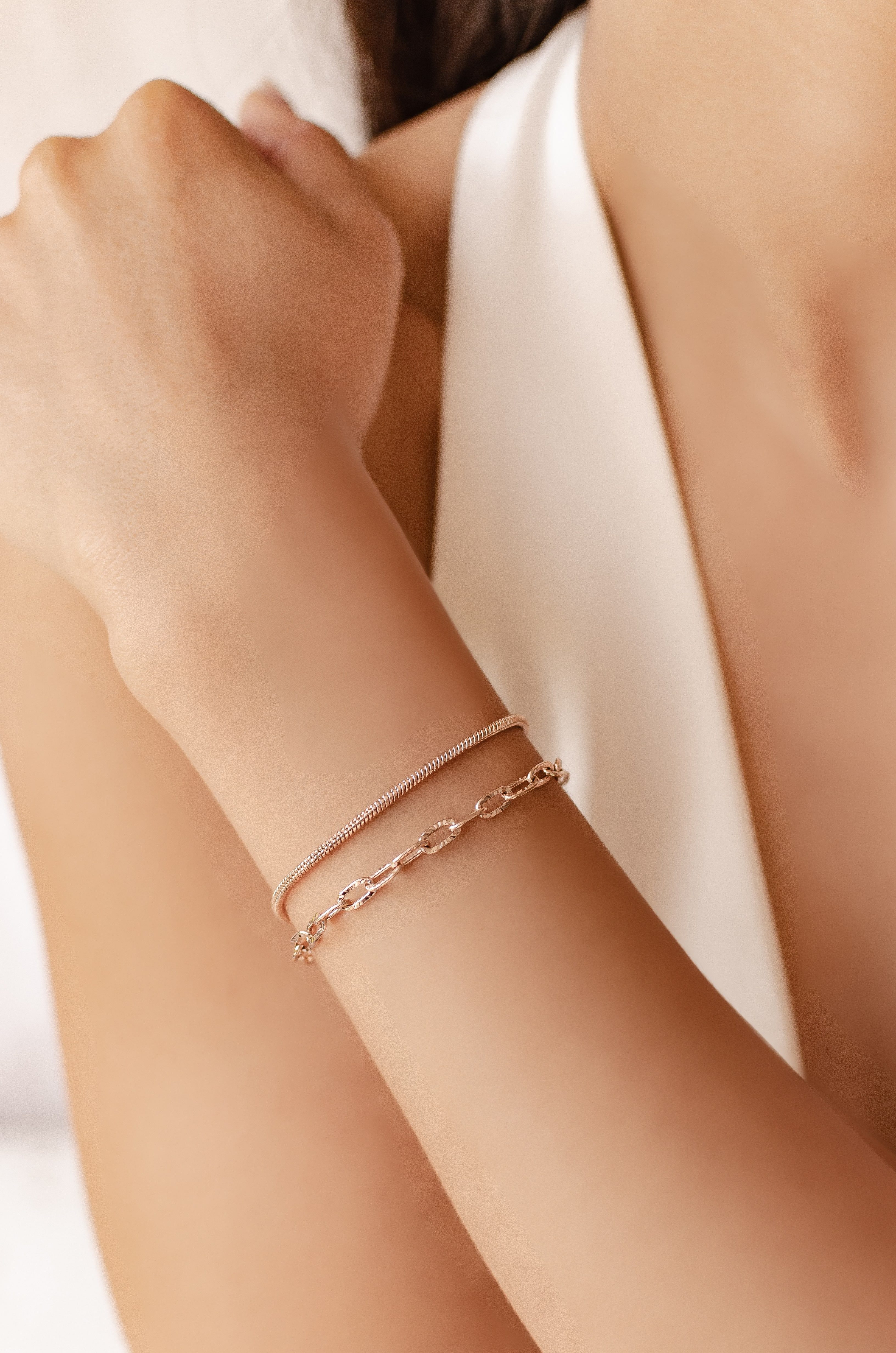 Hey Happiness Gliederarmband Set Damen Edelstahl mehrreihig, 18K Roségold vergoldet, 2er Layer Set Glieder und Schlangen Armbänder, wasserfest