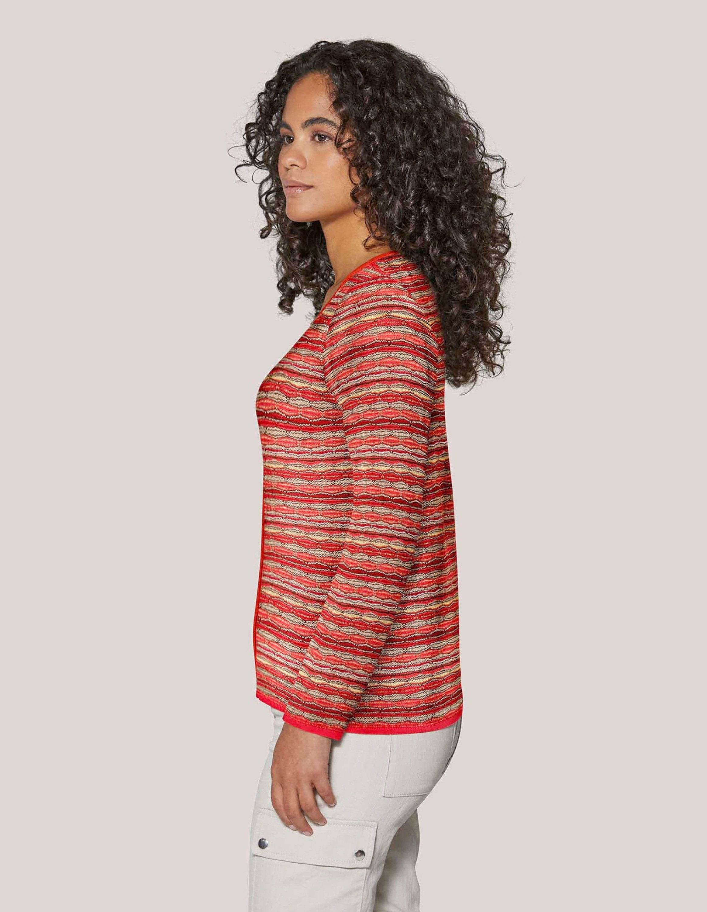 MADELEINE Strickjacke Modische Strickjacke mit Streifenmuster Mehrfarbige Streifen, tiefer V-Ausschnitt, dekorative Blenden