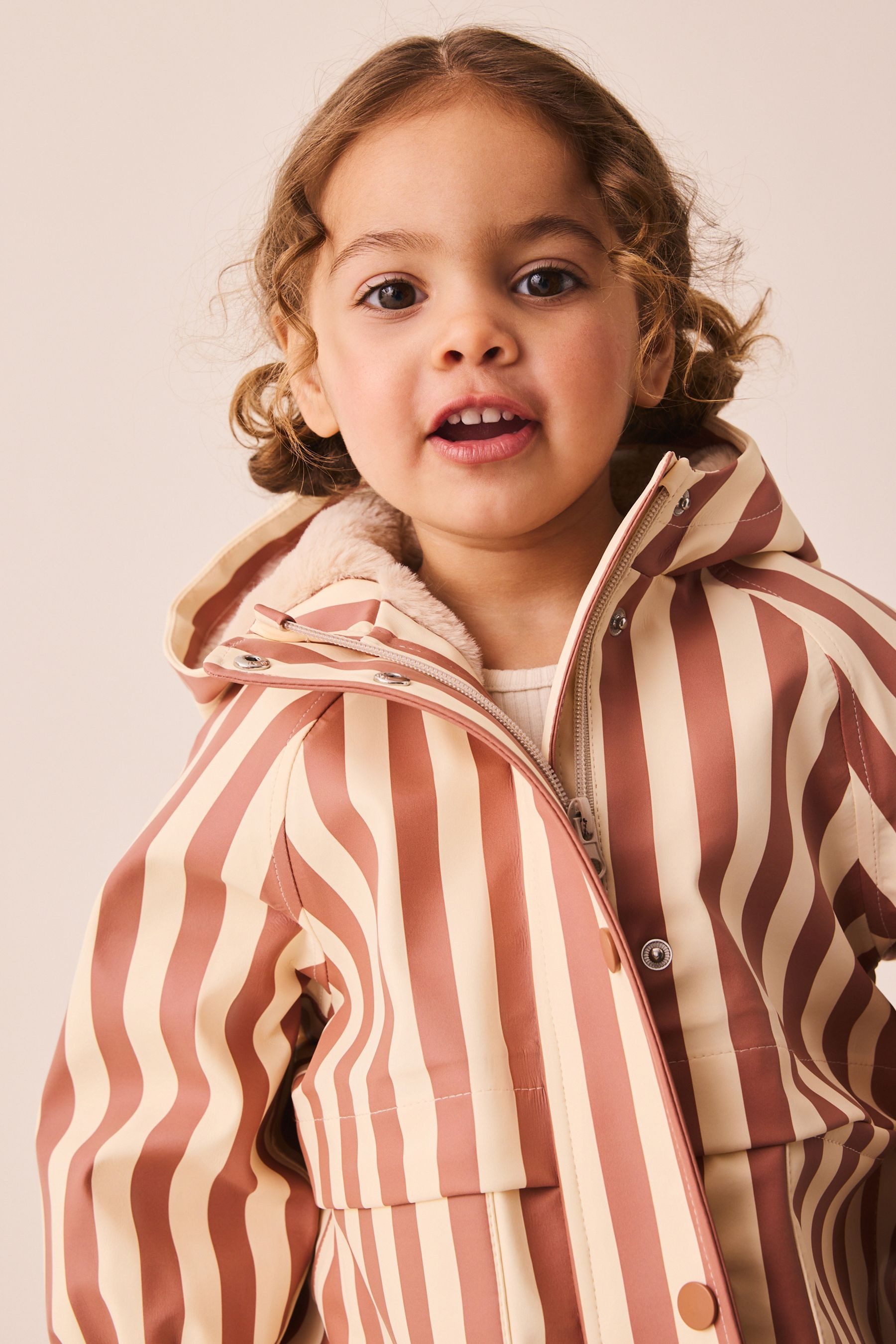 Next Regenjacke Wasserfeste Jacke mit Print (1-St)