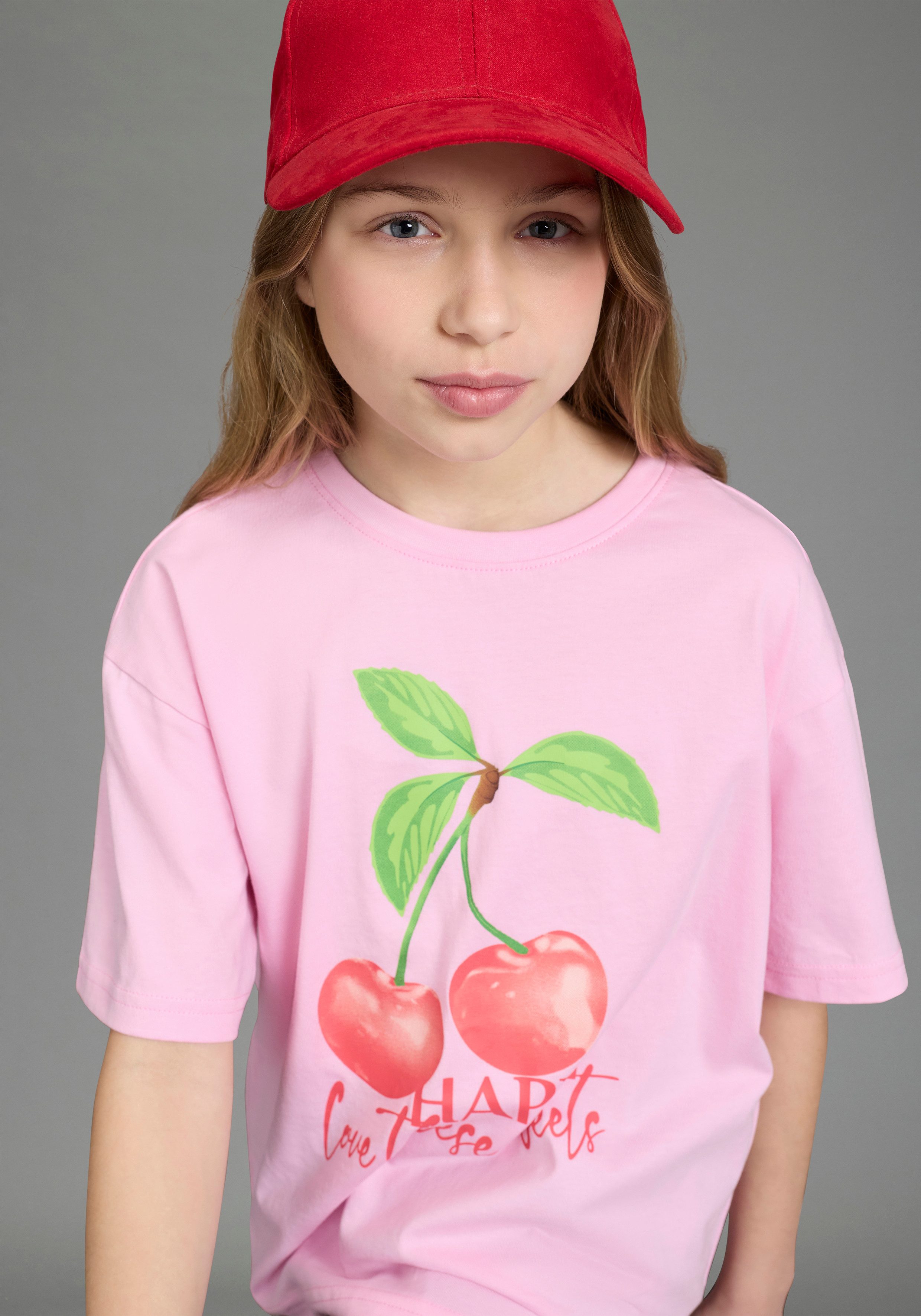 KIDSWORLD T-Shirt Shirt mit Kirschen-Print lässige Passform, Kurzarm, bedruckt, aus Baumwolle