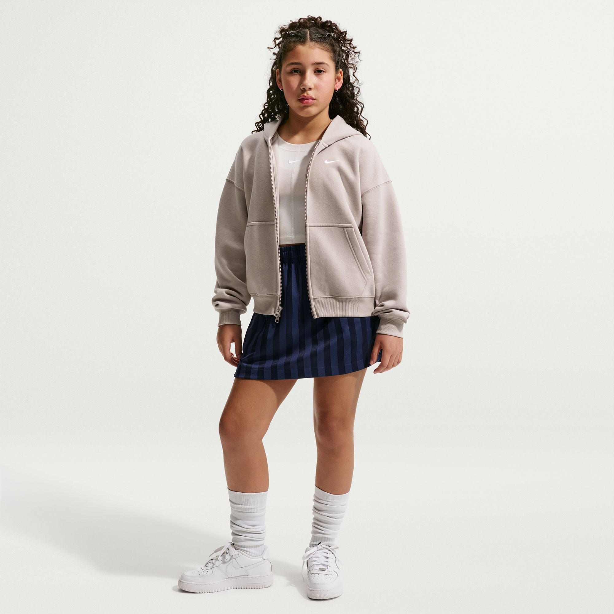 Nike Sportswear Kapuzensweatjacke G NSW STUDIO FLC OS FZ HD für Mädchen und Jugendliche