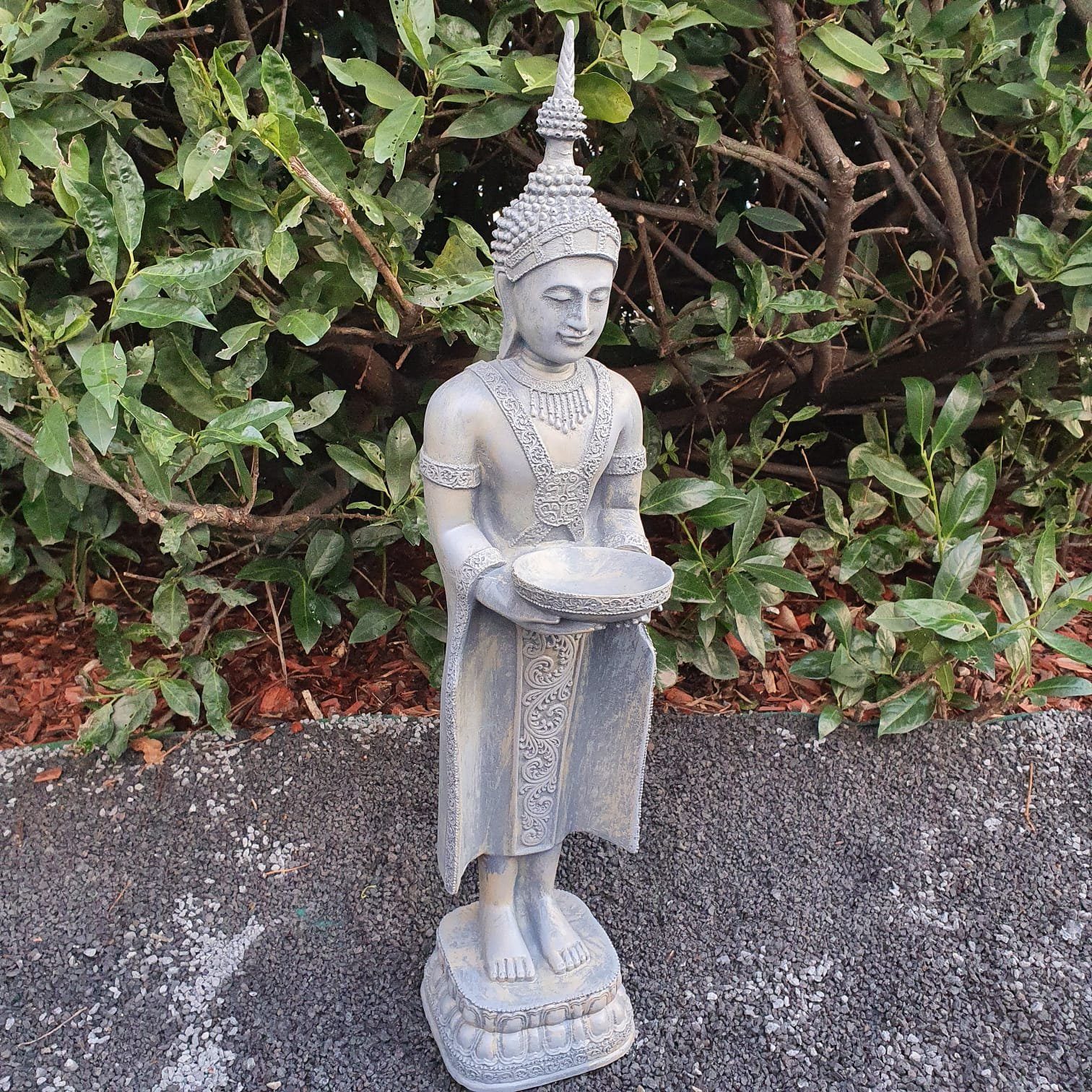Aspinaworld Gartenfigur Tempelwächter Buddha Figur mit Schale 76 cm grau wetterfest