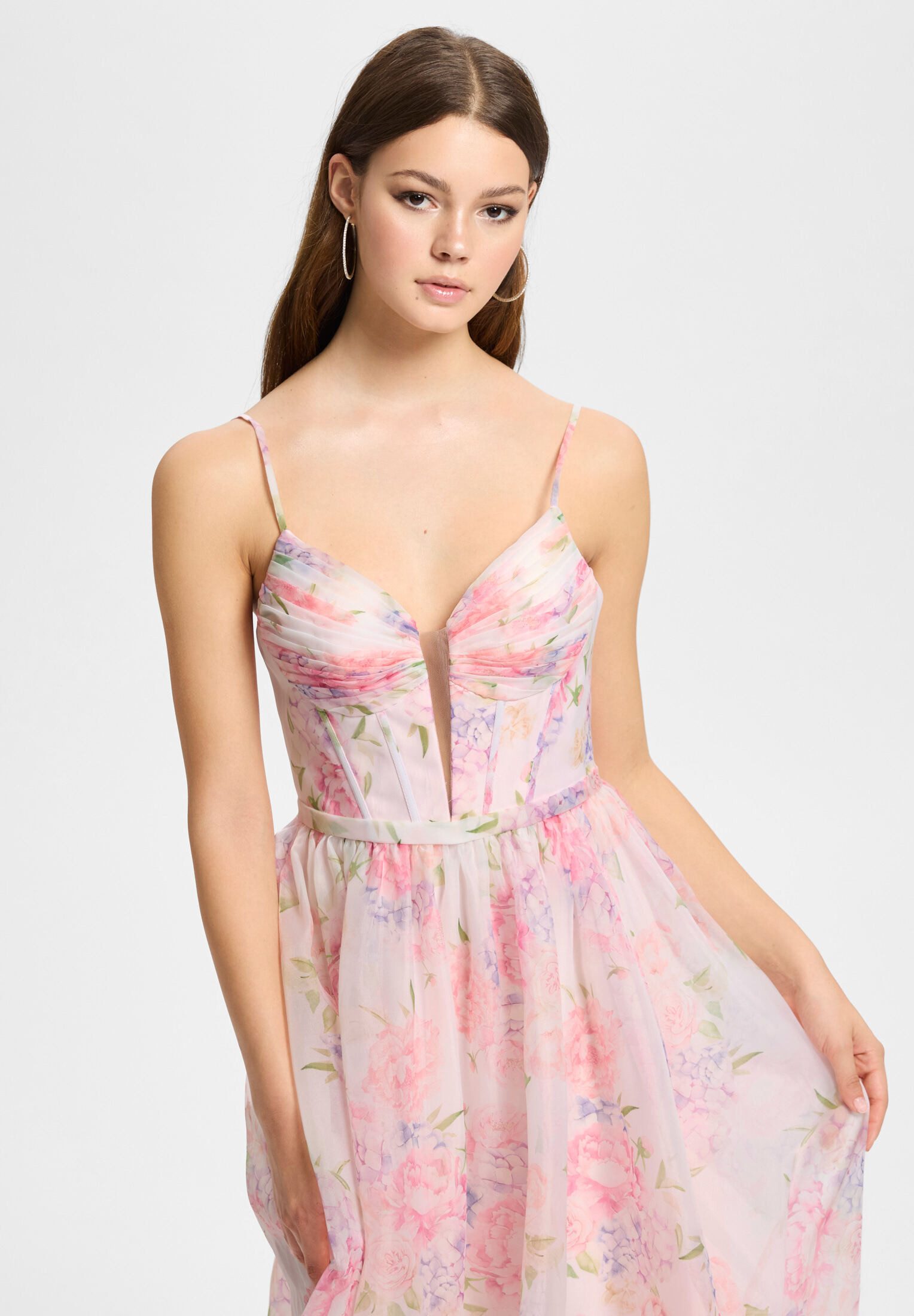 Hey Kyla Abendkleid - Fließendes Organzakleid mit floralem Print Taillierter Schnitt mit ausgestelltem Rockteil