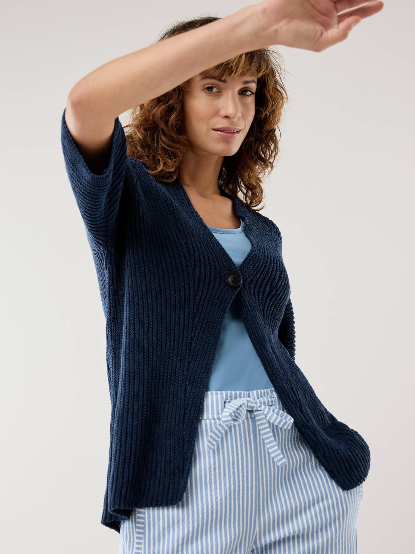 Walbusch Strickweste Damen Strickweste aus Bändchengarn V-Ausschnitt Regular pflegeleicht Atmungsaktiver Baumwollmix, Rippenstruktur, modischer 1‑Knopf