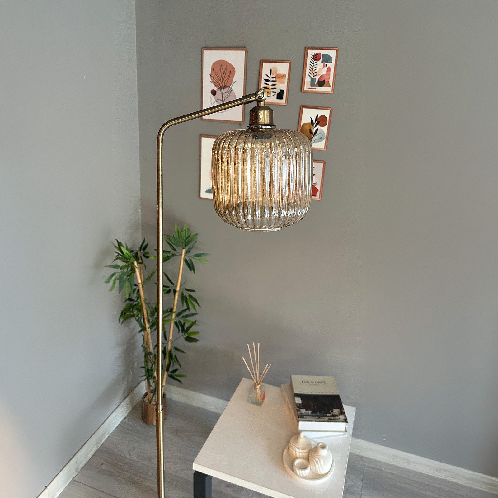 Bamyum Stehlampe Moderne Stehlampe aus Metall mit E27, verstellbarer Lampenschirm, ohne Leuchtmittel, E27, verstellbarer Lampenschirm, Stehluchte mit Ablage