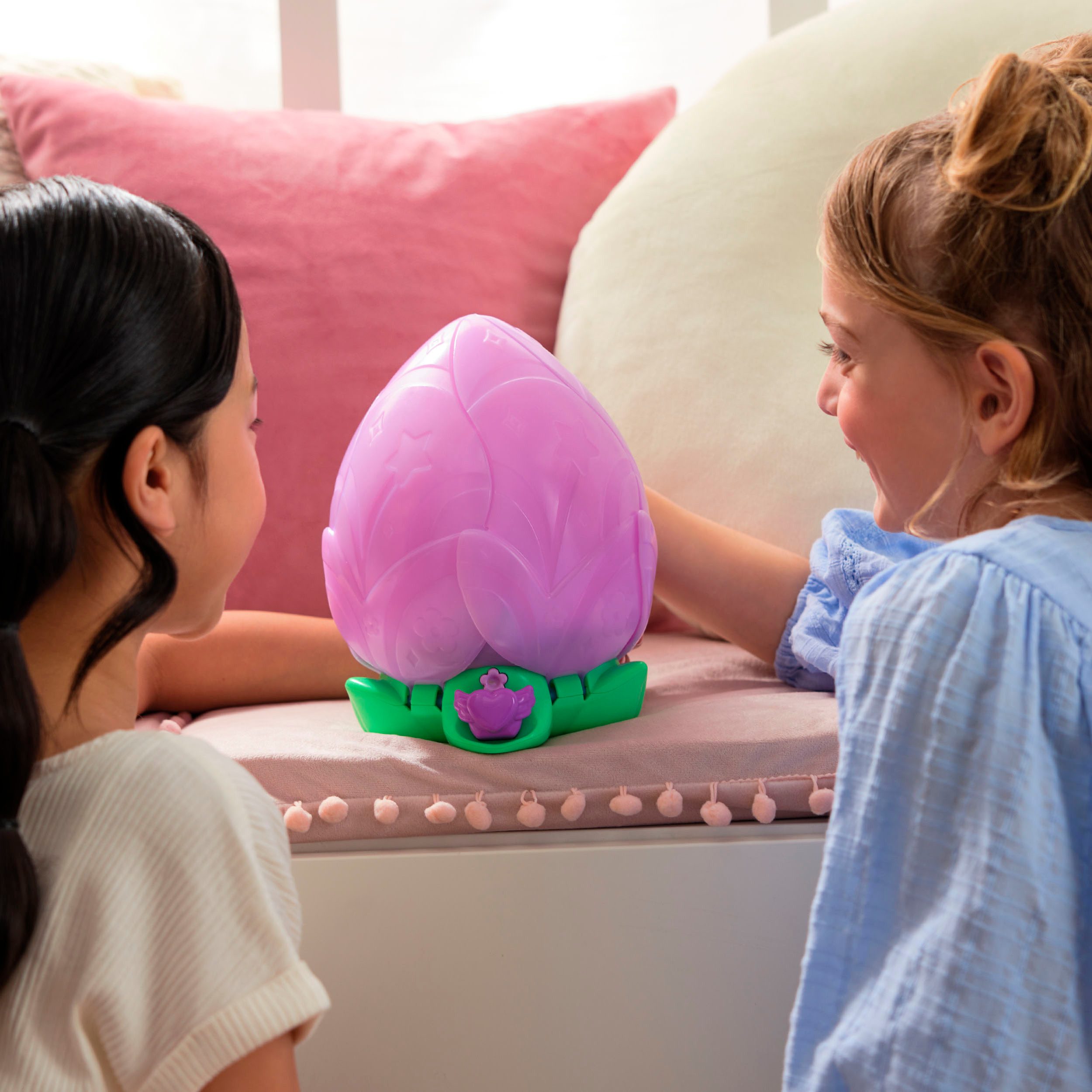 Spin Master Spielfigur Bloomables von Hatchimals - Puppyfly, mit Sound