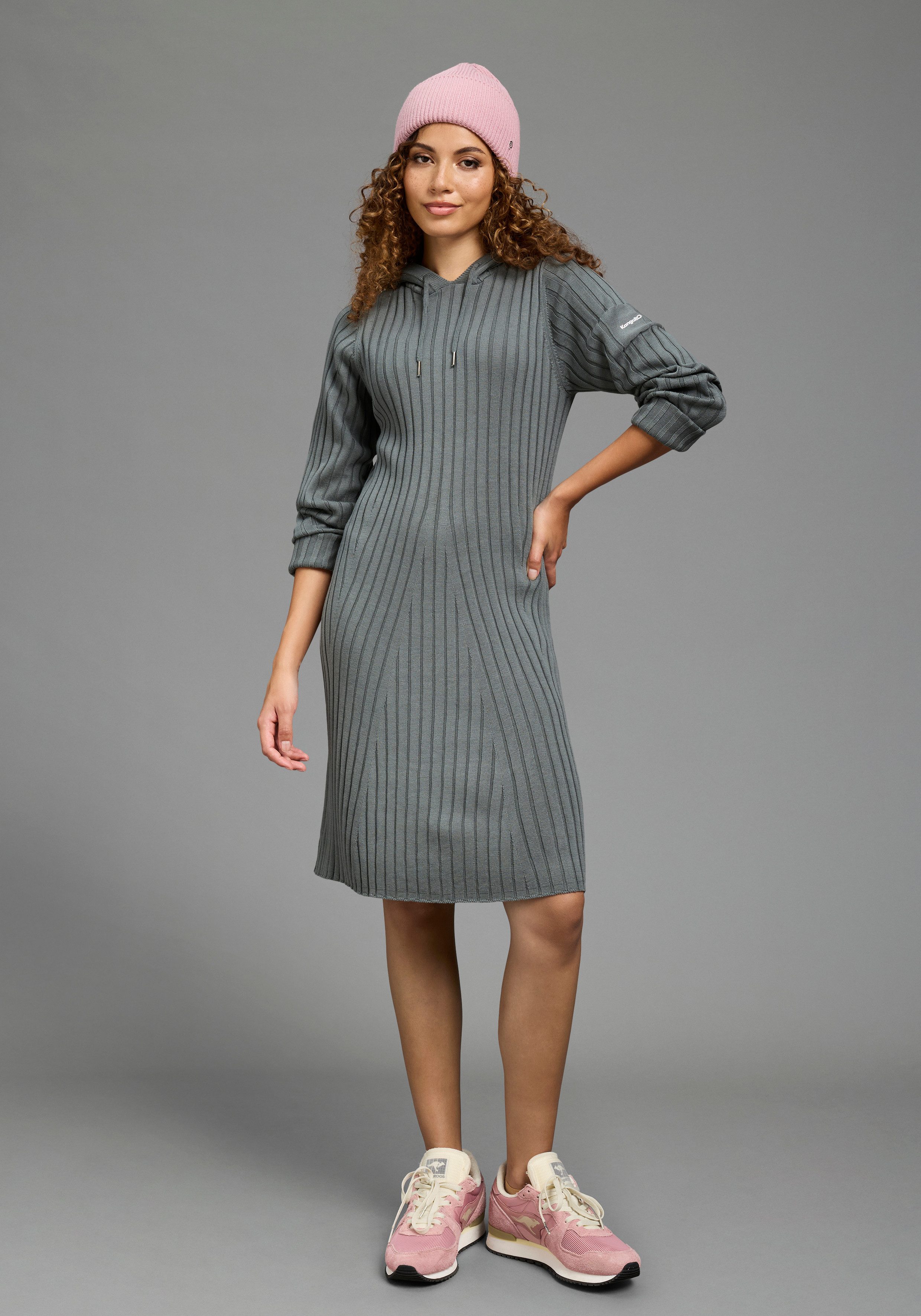 KangaROOS Strickkleid aus Rippstrick, Langarm, figurbetonte Passform, elastisch