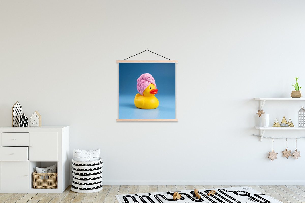 MuchoWow Poster Gummi-Ente - Handtuch - Blau, (1 St), Posterleiste, Textilposter für Wohnzimmer, Bilderleiste, 90x90 cm