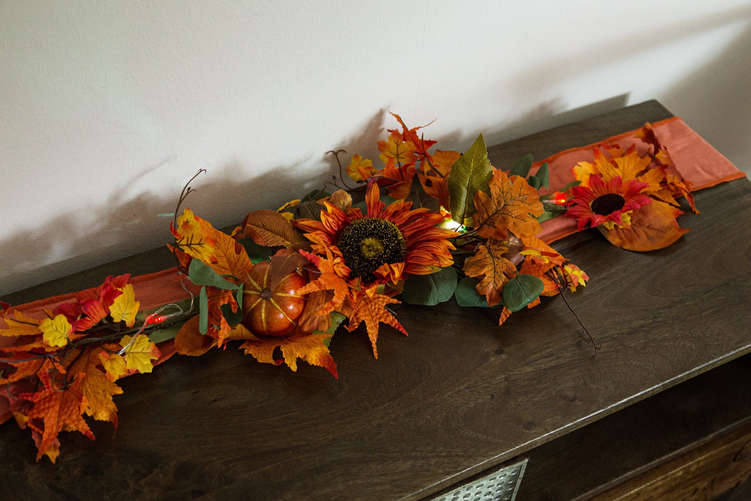 Wohnando LED Tischdekoration Beleuchtung Herbstliche Design blumiges und festlicher Dekoobjekt