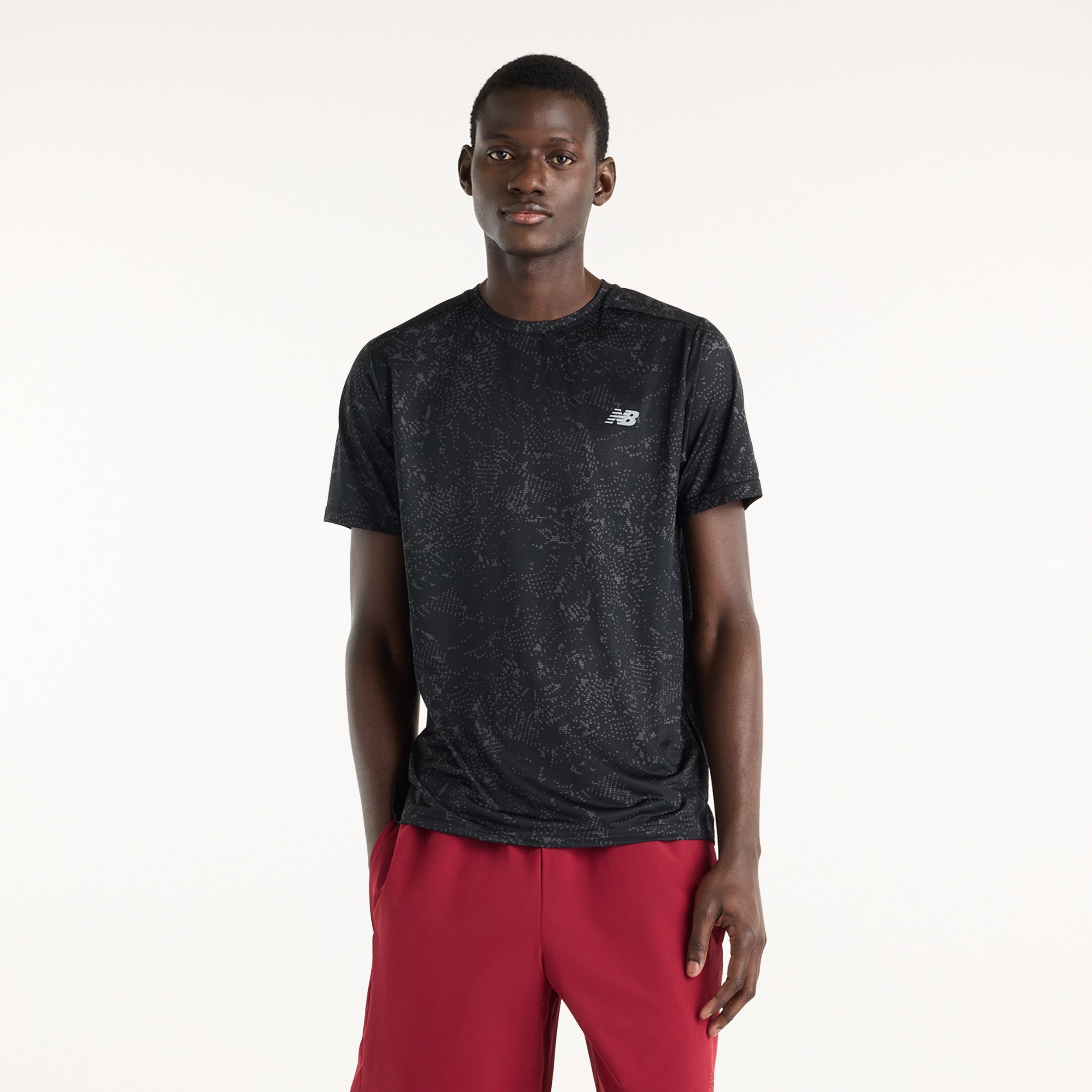 New Balance Laufshirt SPORT ESSENTIAL PRINTED T-SHIRT für Lauftraining und vielseitige Aktivitäten, aus Polyester