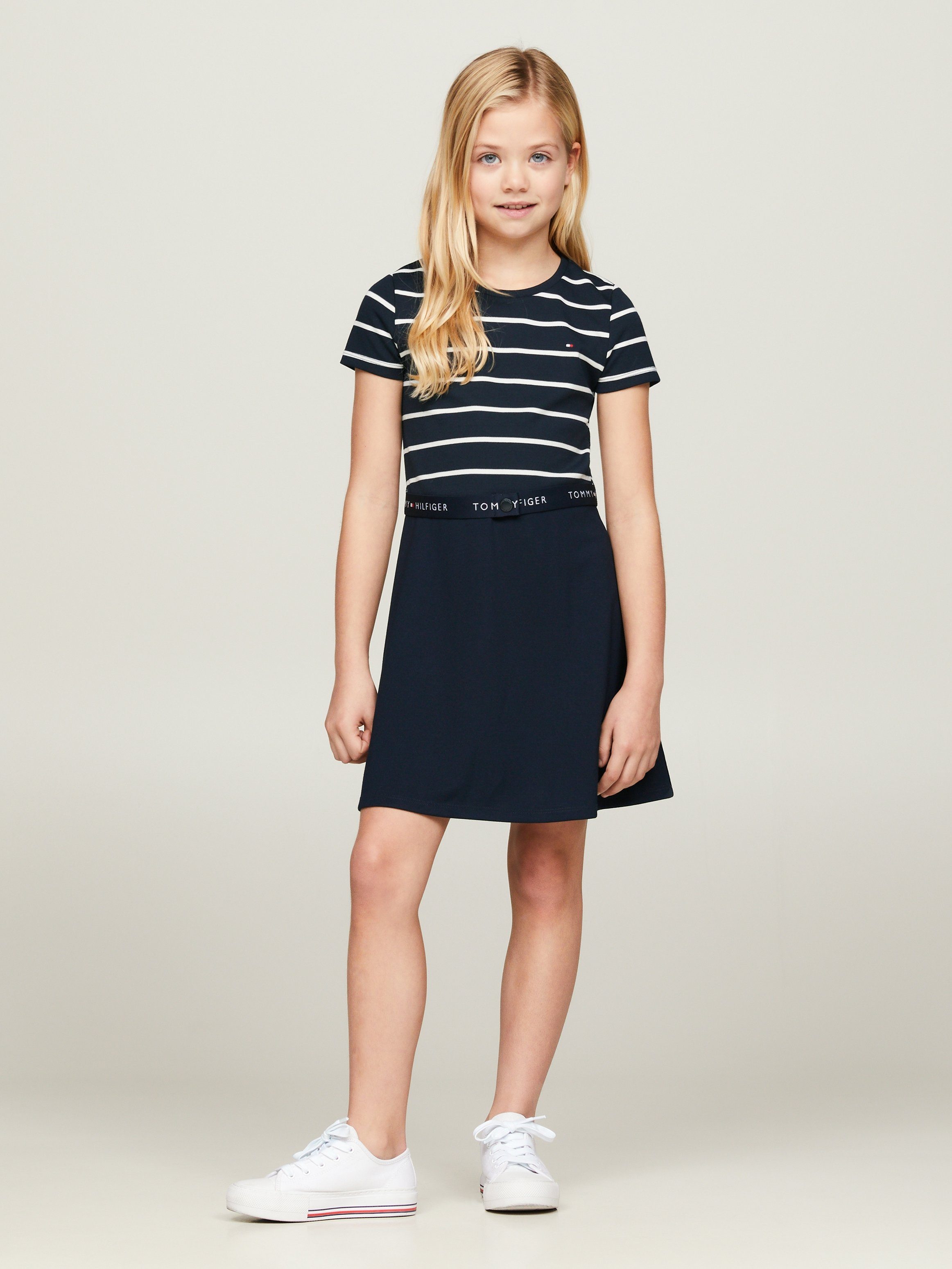 Tommy Hilfiger Jerseykleid ESSENTIAL SKATER DRESS mit Markenlabel am Bund