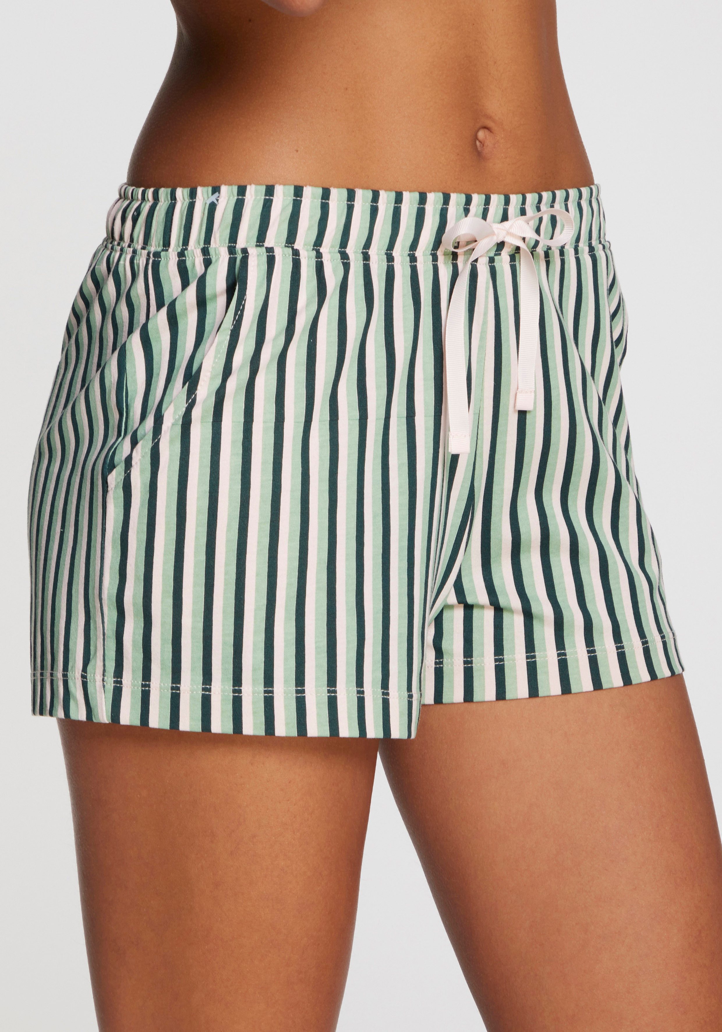 s.Oliver Pyjamashorts mit schönem Allovermuster. € 19,99