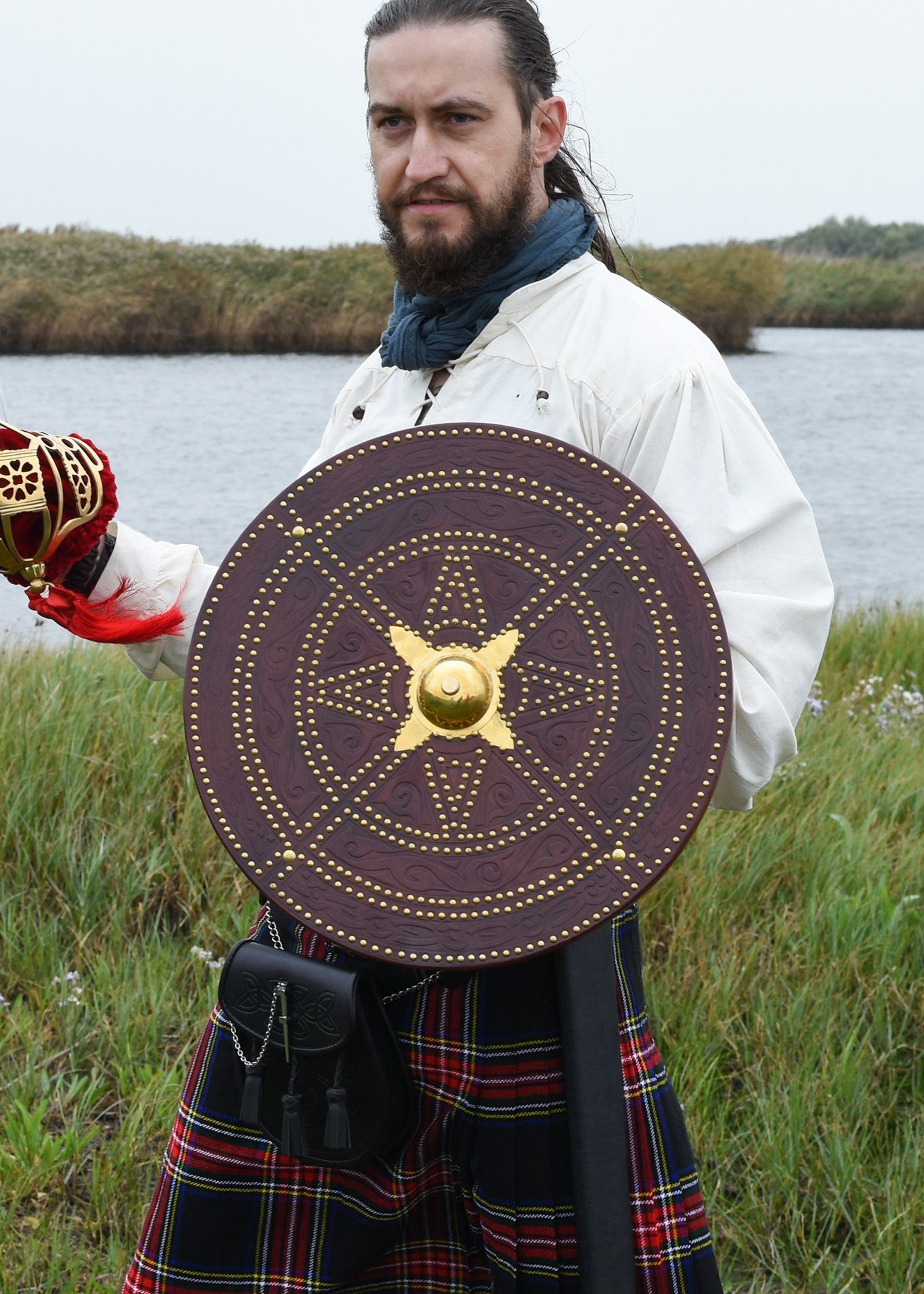 Battle Merchant Wikinger-Kostüm Schottenrock, 8 Yard Kilt,Black Stewart Tartan