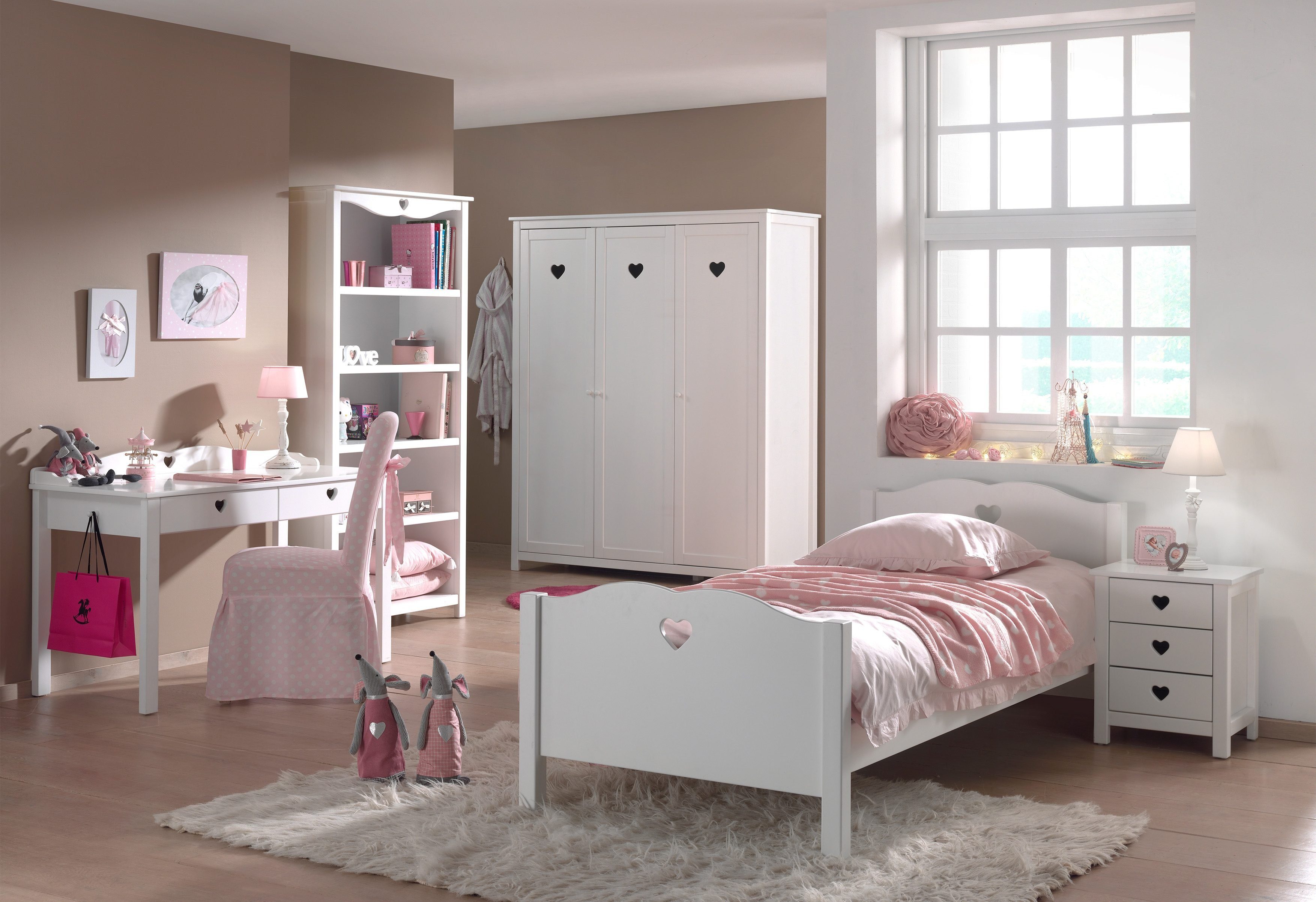 Vipack Kinderbett Amori, mit nostalgischer Herz-Optik, geschwunges Kopf- und Fußteil (B/H/T ca. 212x80x96cm, Weiß lackiert mit Herz-Ausschnitt), Metallwinkel als Rahmenauflage, nur für festen Lattenrost geeignet